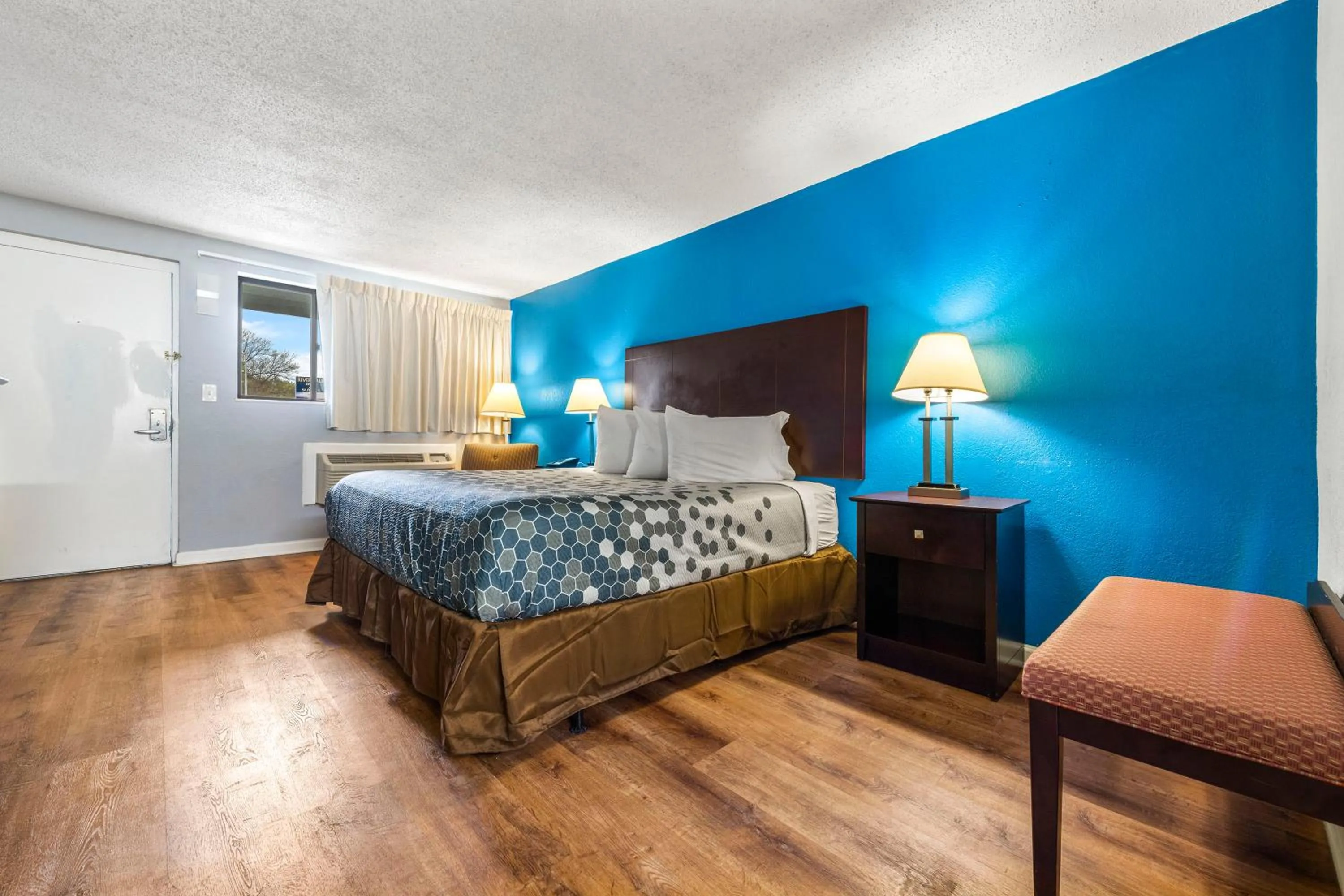 Bed in Super 8 by Wyndham Portsmouth - Norfolk