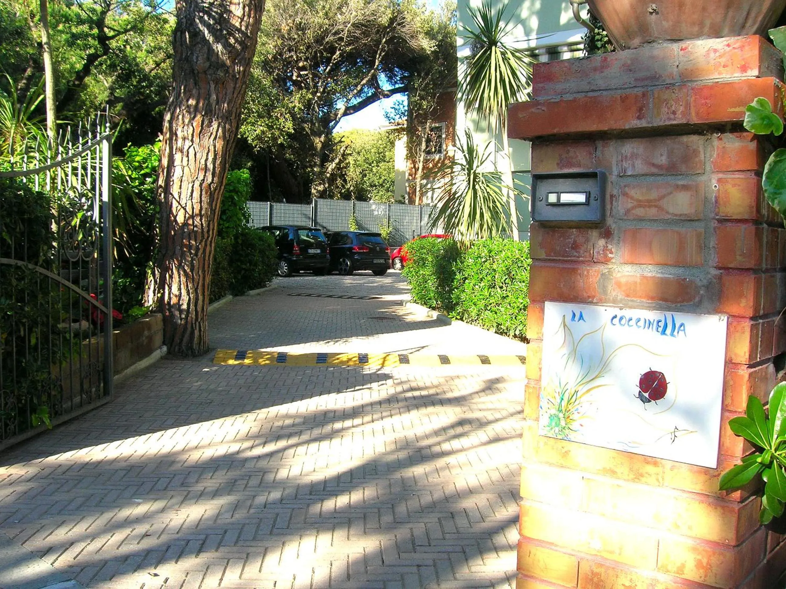 Facade/entrance in La Coccinella Residence