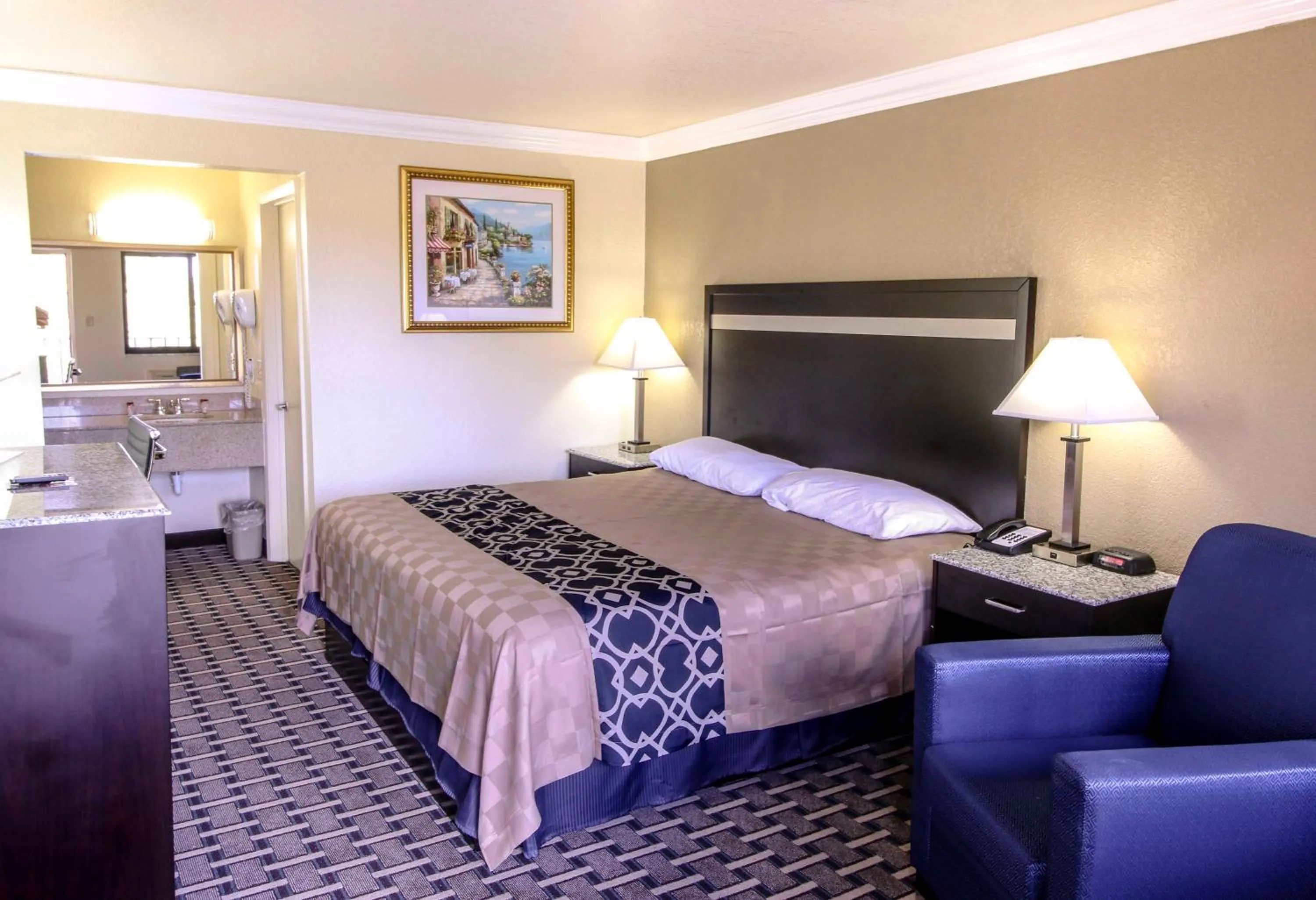 Bedroom, Bed in Inn of America