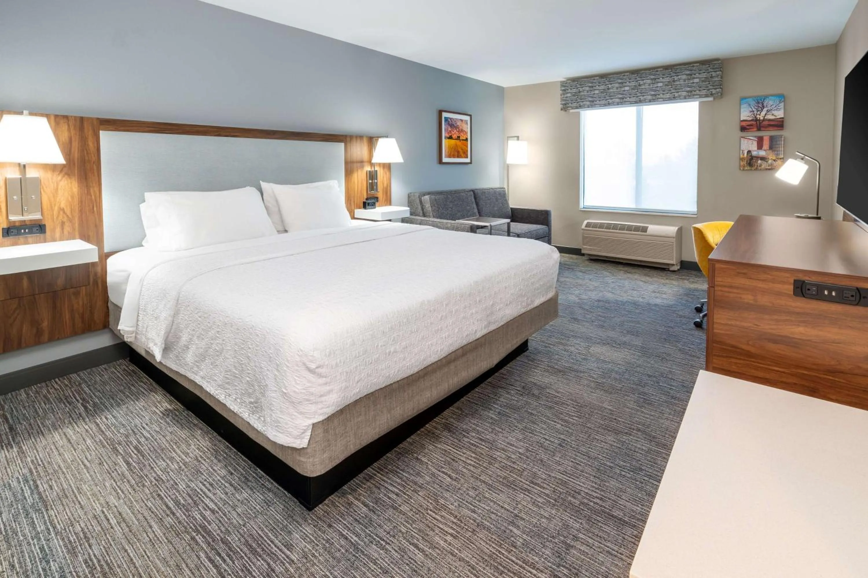 Living room, Bed in Hampton Inn Mitchell