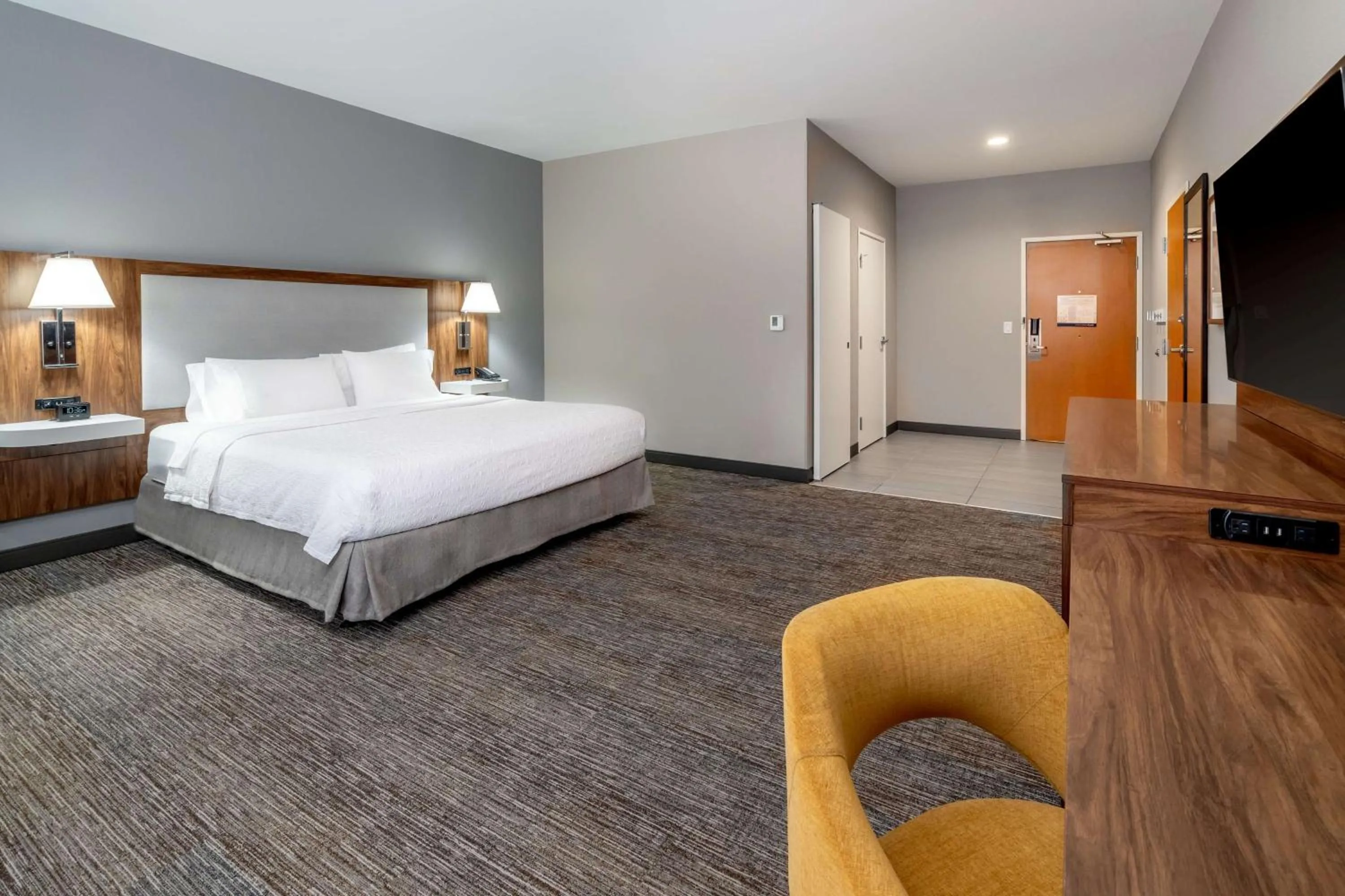 Bed in Hampton Inn Mitchell