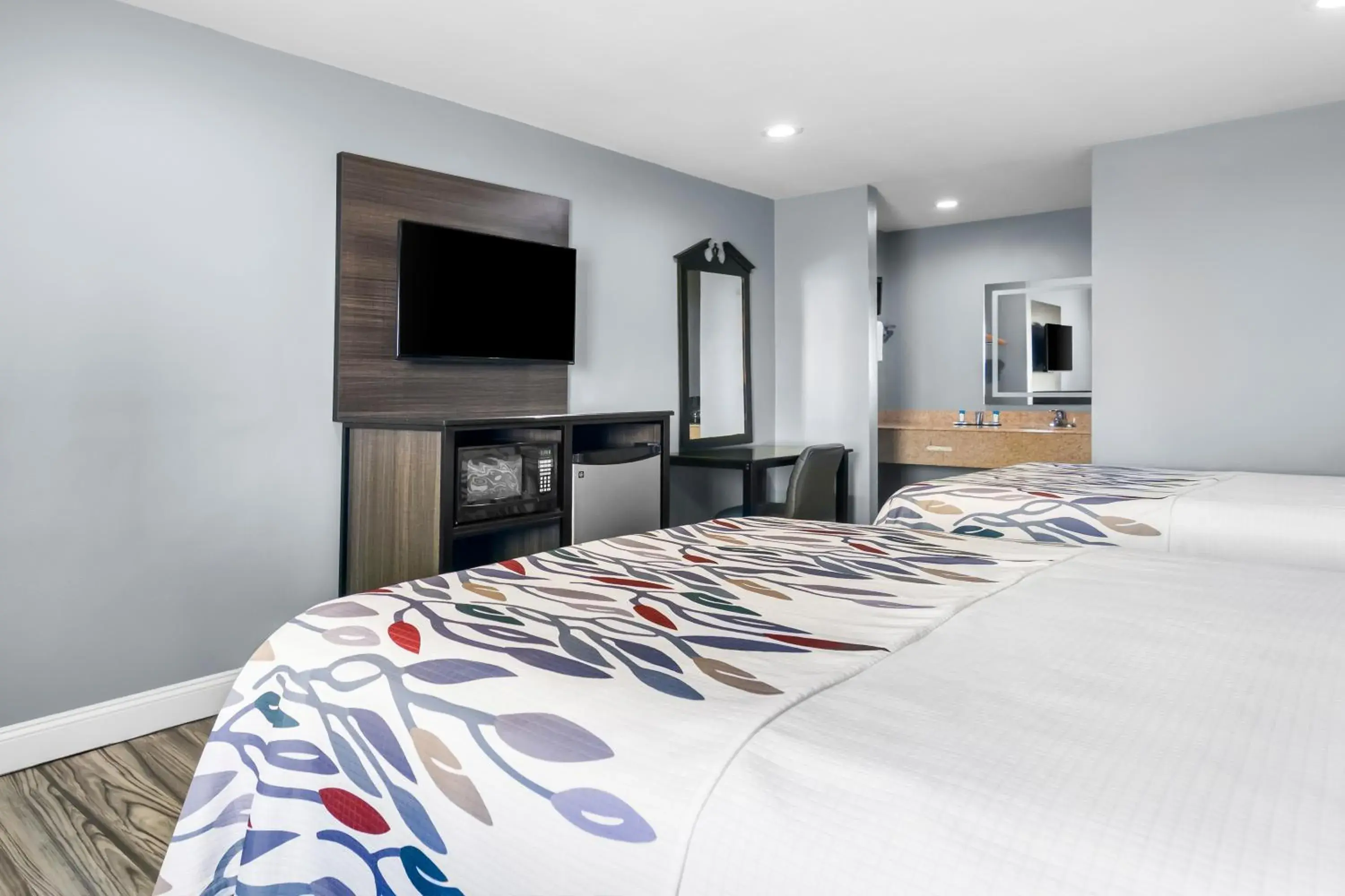 TV and multimedia, Bed in Americas Best Value Inn and Suites Siloam Springs TV and multimedia, Bed in Americas Best Value Inn and Suites Siloam Springs