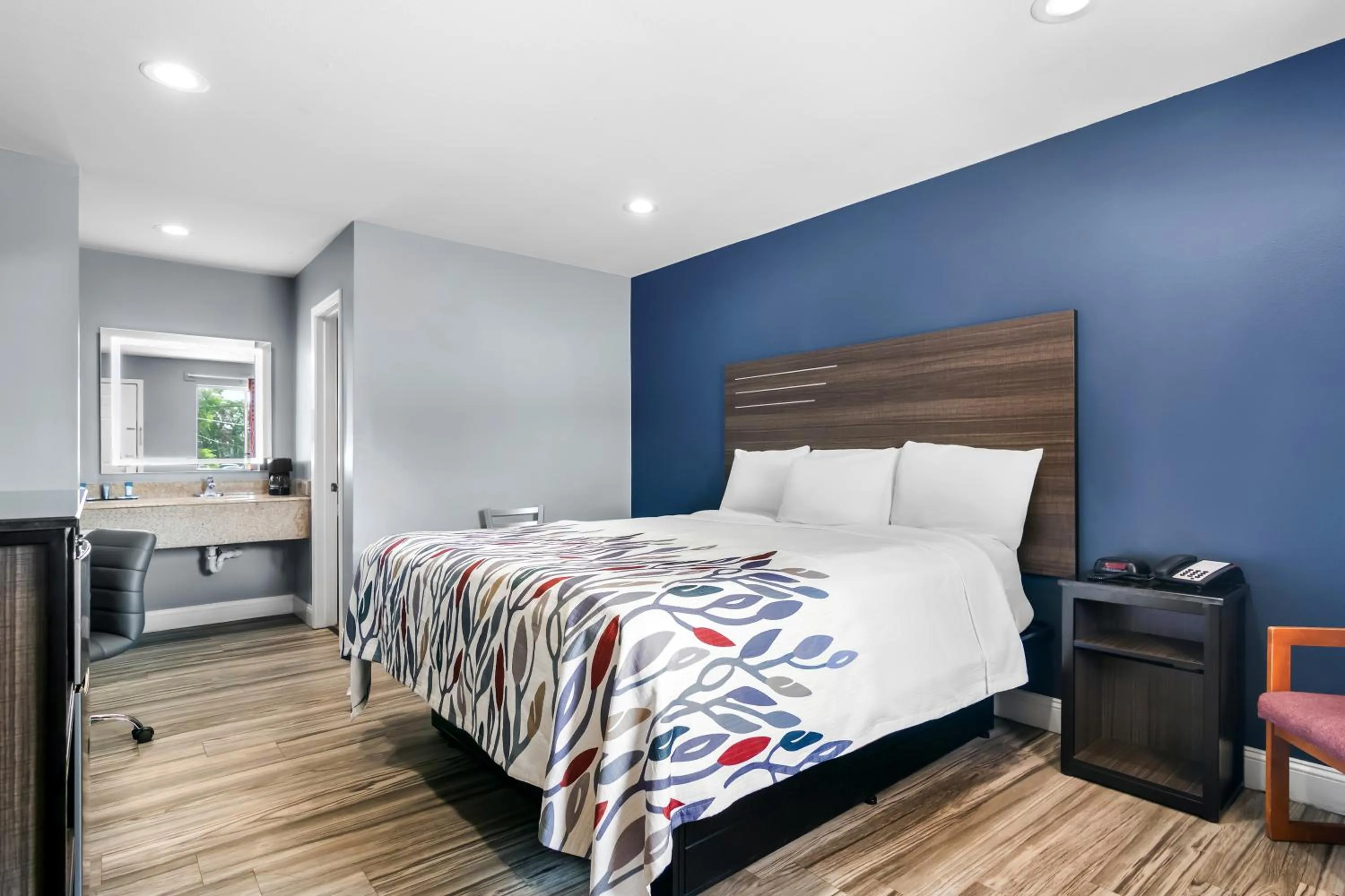 Bed in Americas Best Value Inn and Suites Siloam Springs