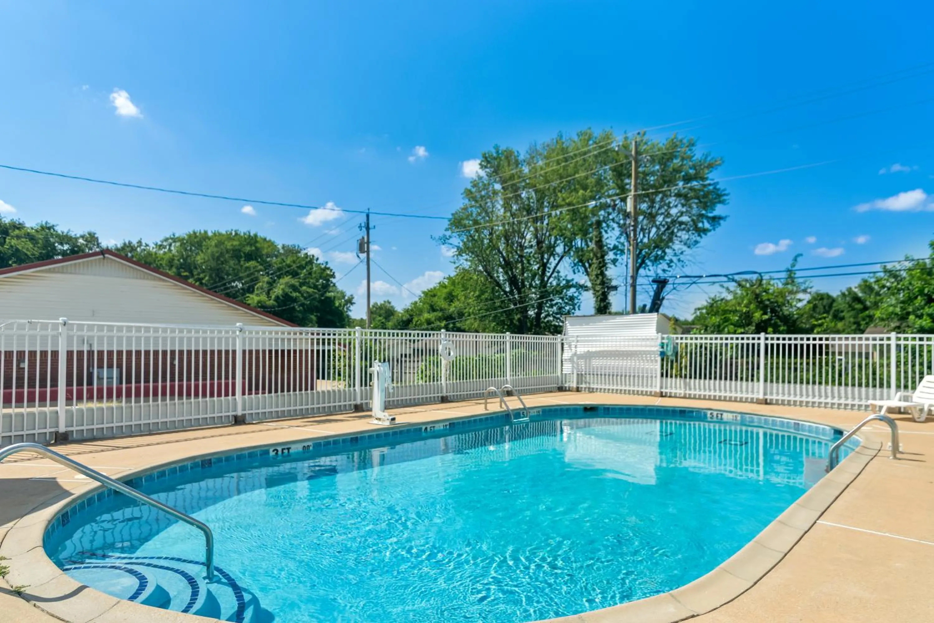 Day in Americas Best Value Inn and Suites Siloam Springs