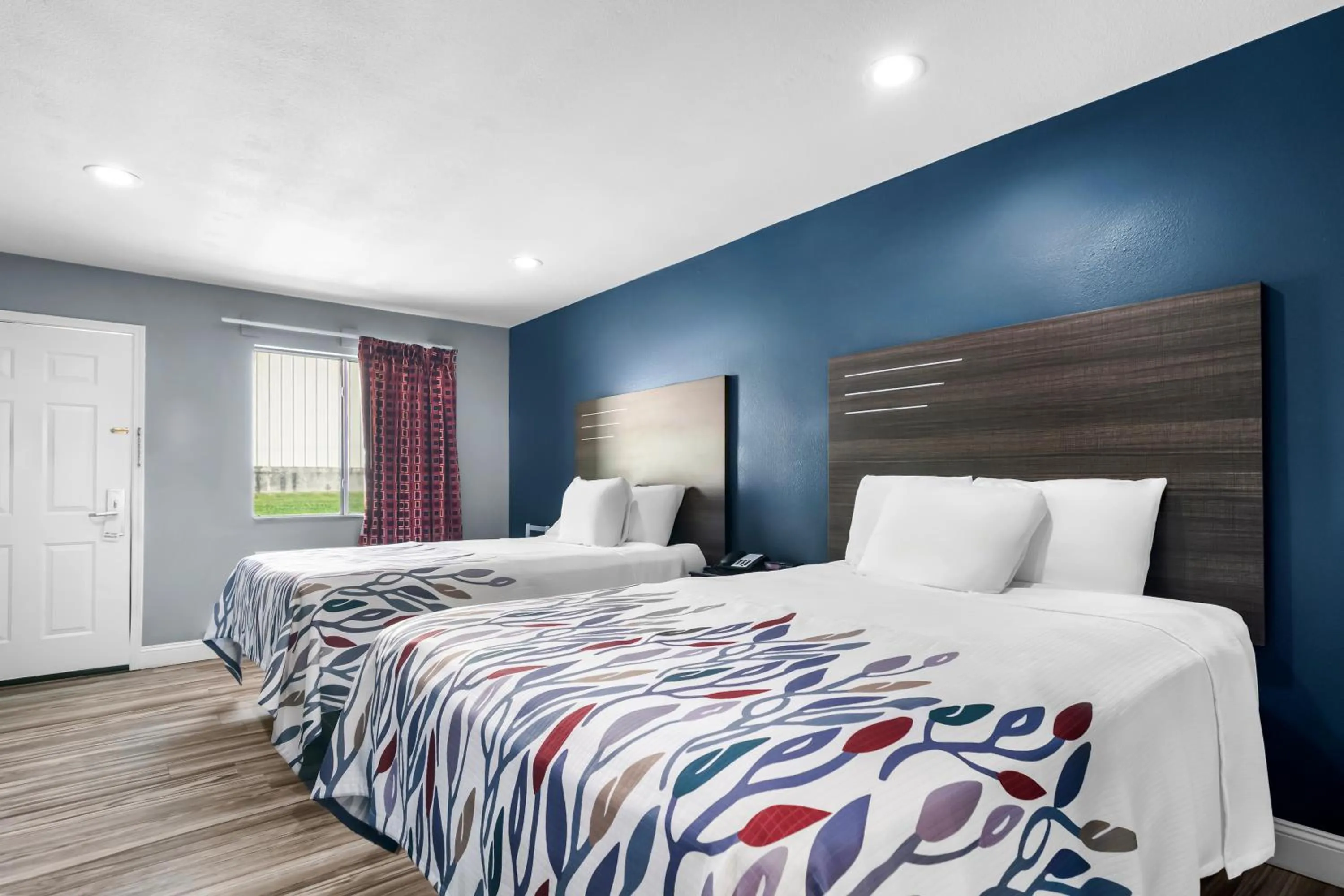 Bed in Americas Best Value Inn and Suites Siloam Springs