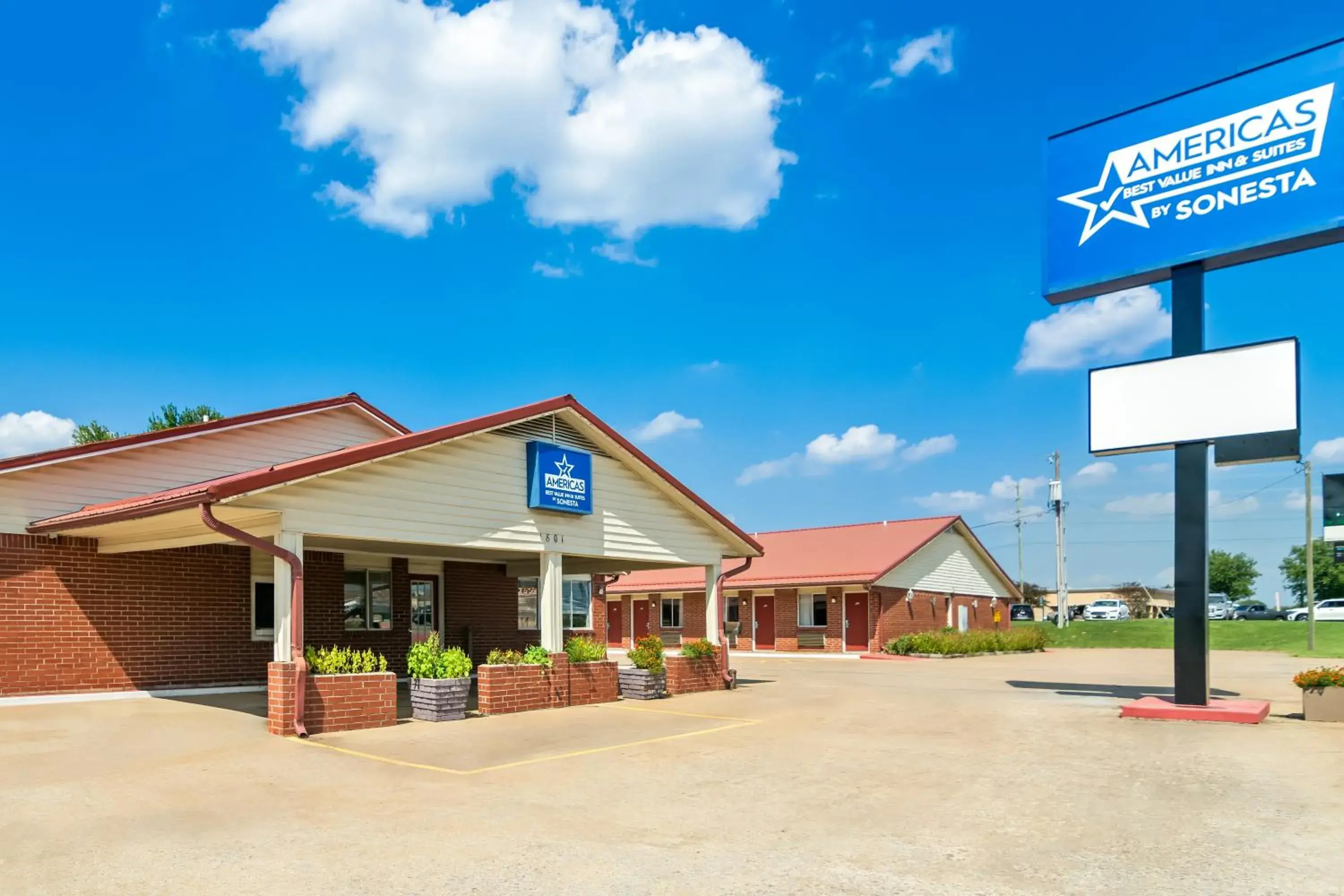 Property building in Americas Best Value Inn and Suites Siloam Springs Property building in Americas Best Value Inn and Suites Siloam Springs