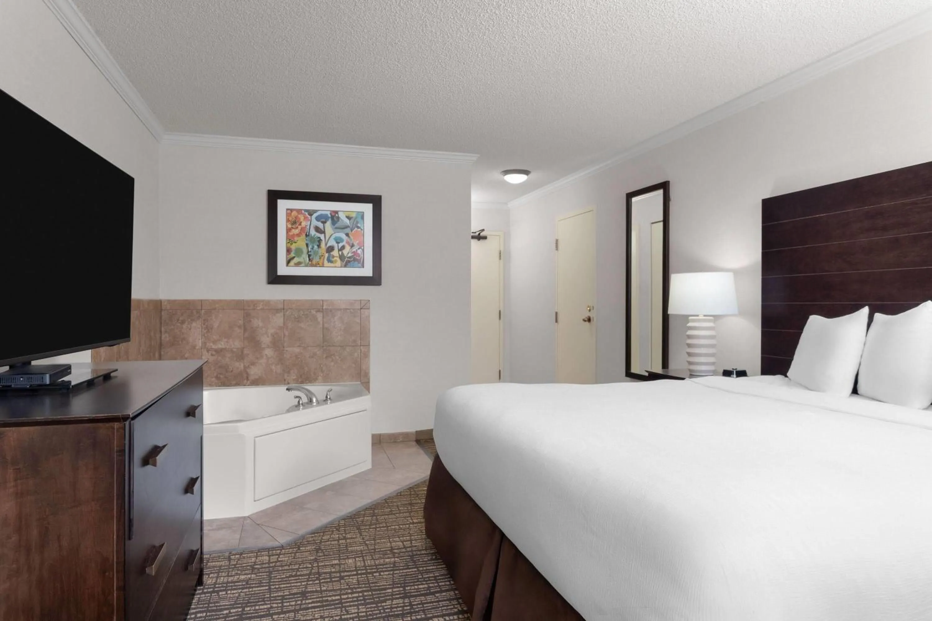 Bath, Bed in Wyndham Minneapolis South Burnsville