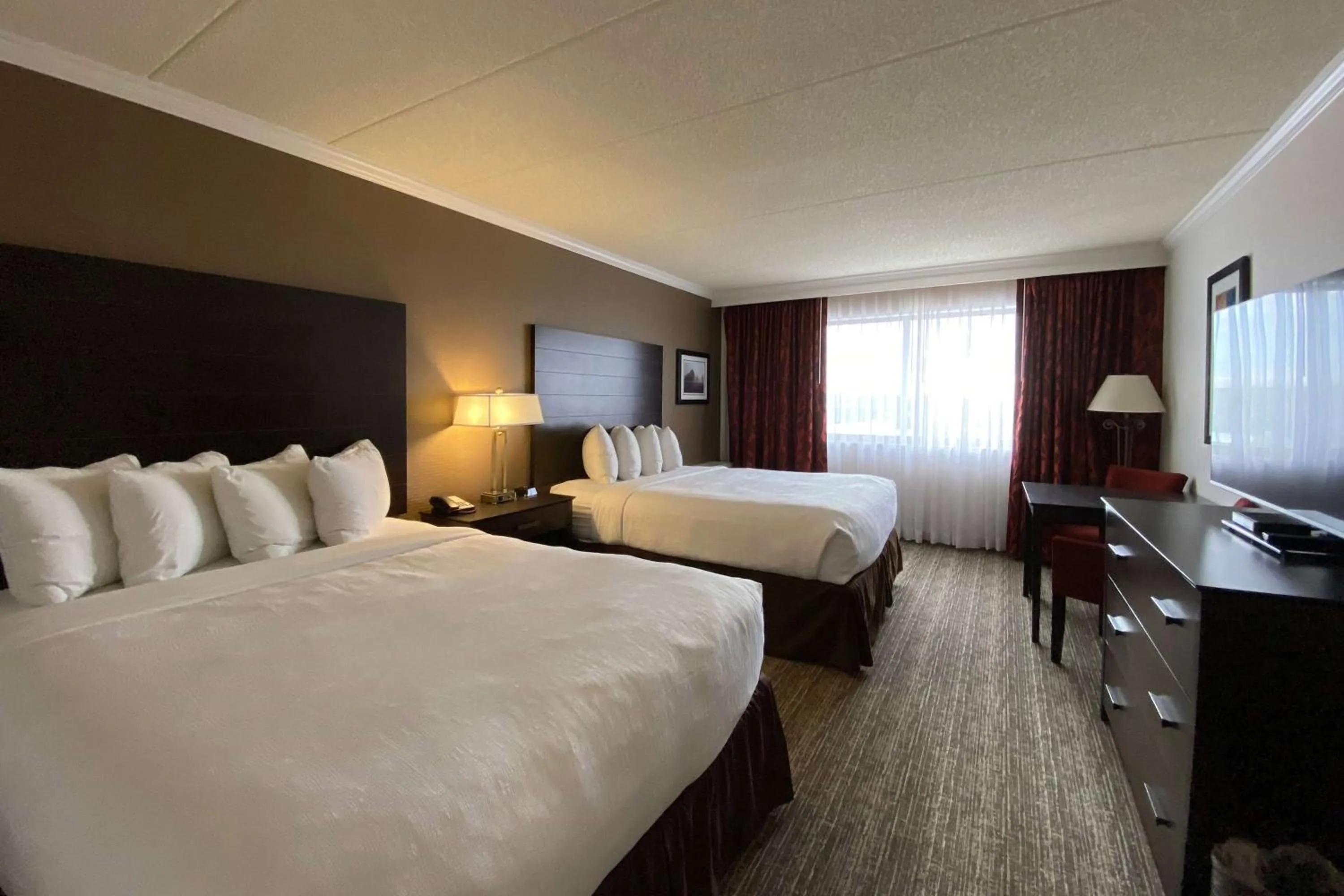 Photo of the whole room, Bed in Wyndham Minneapolis South Burnsville