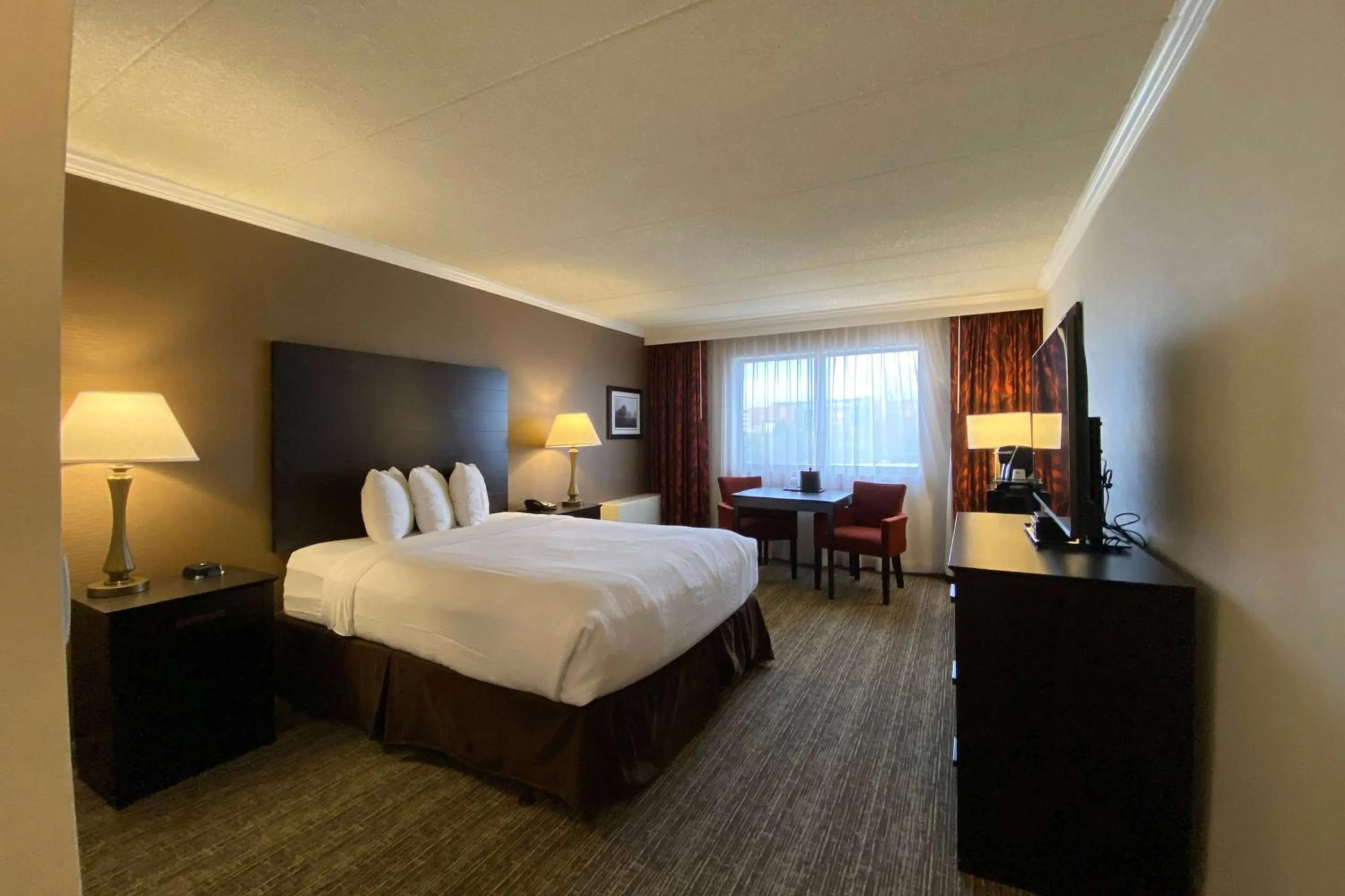 Photo of the whole room, Bed in Wyndham Minneapolis South Burnsville