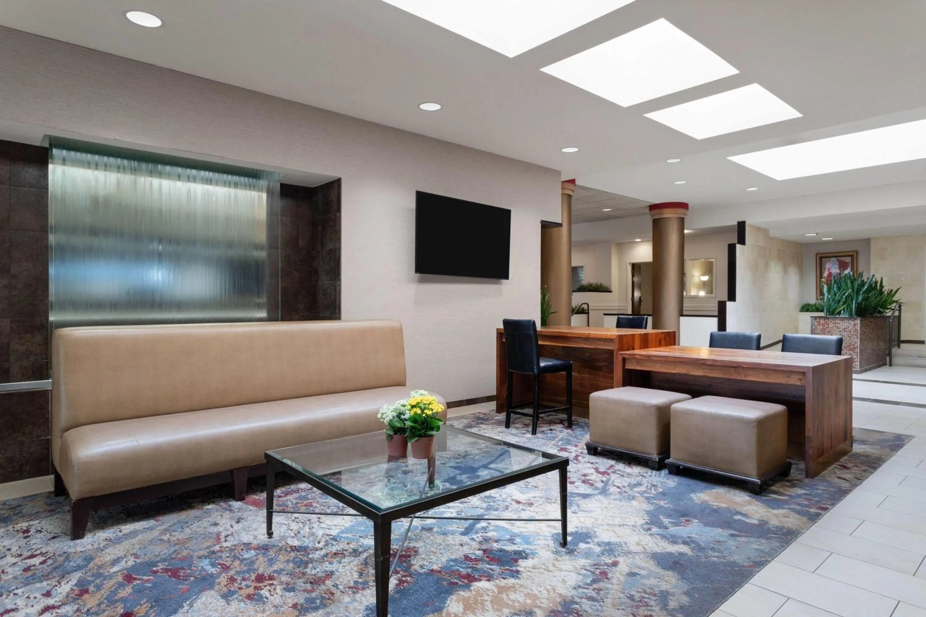 Lobby or reception in Wyndham Minneapolis South Burnsville