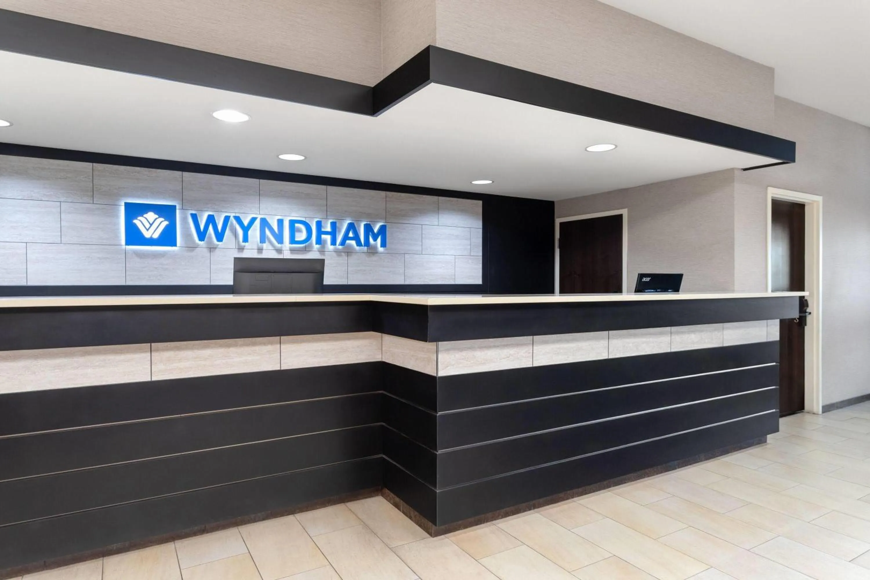 Lobby or reception in Wyndham Minneapolis South Burnsville