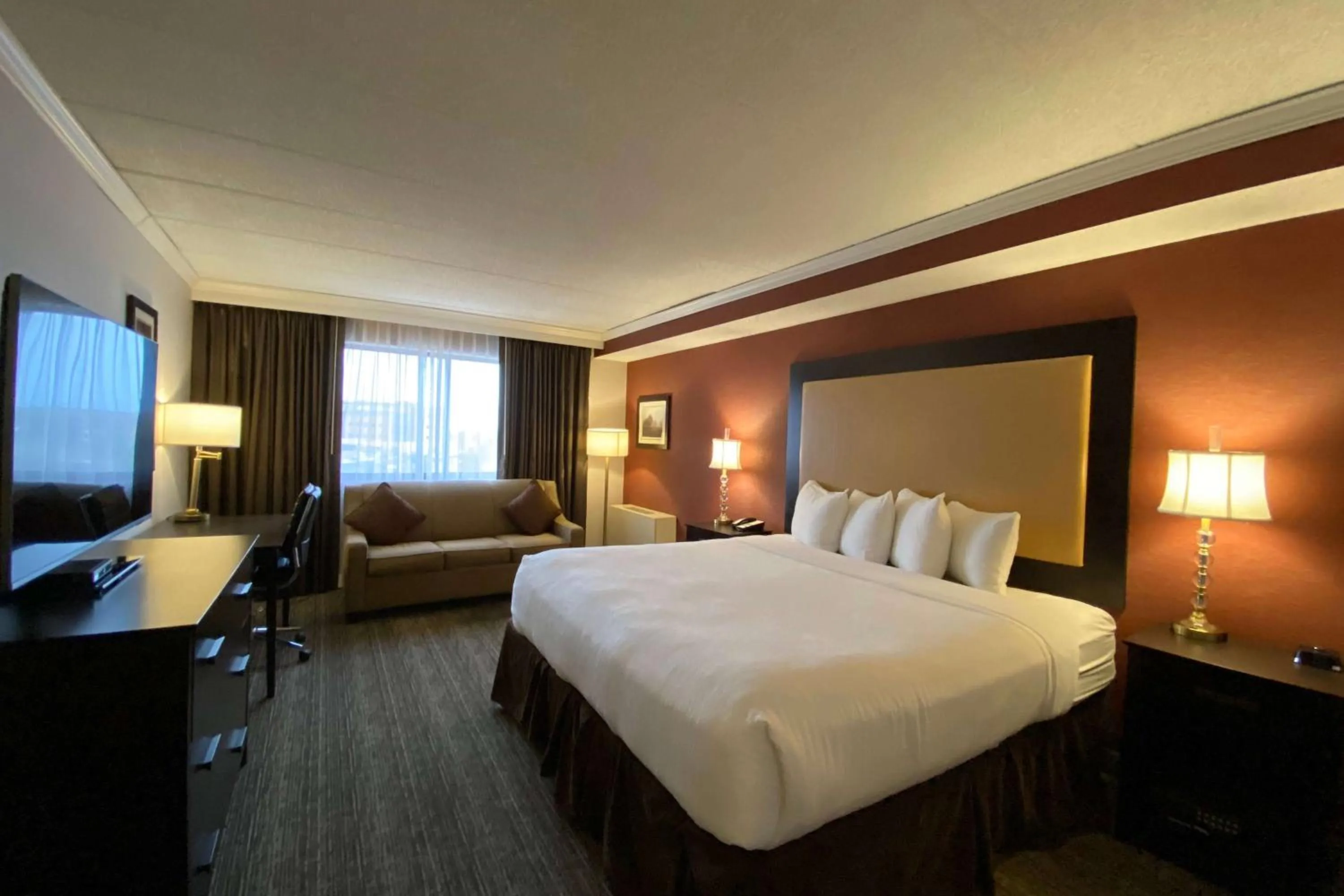 Photo of the whole room, Bed in Wyndham Minneapolis South Burnsville