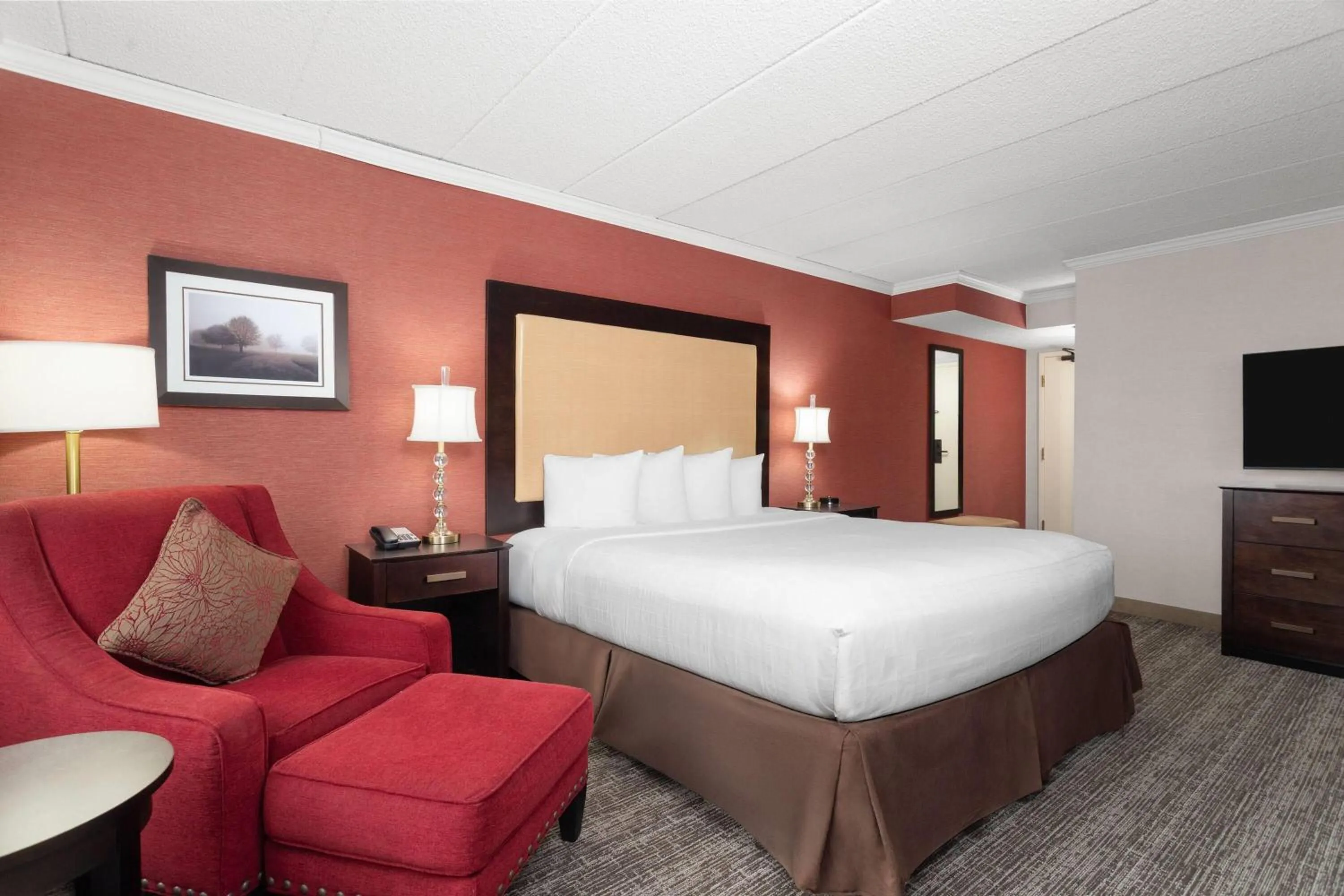 Photo of the whole room, Bed in Wyndham Minneapolis South Burnsville