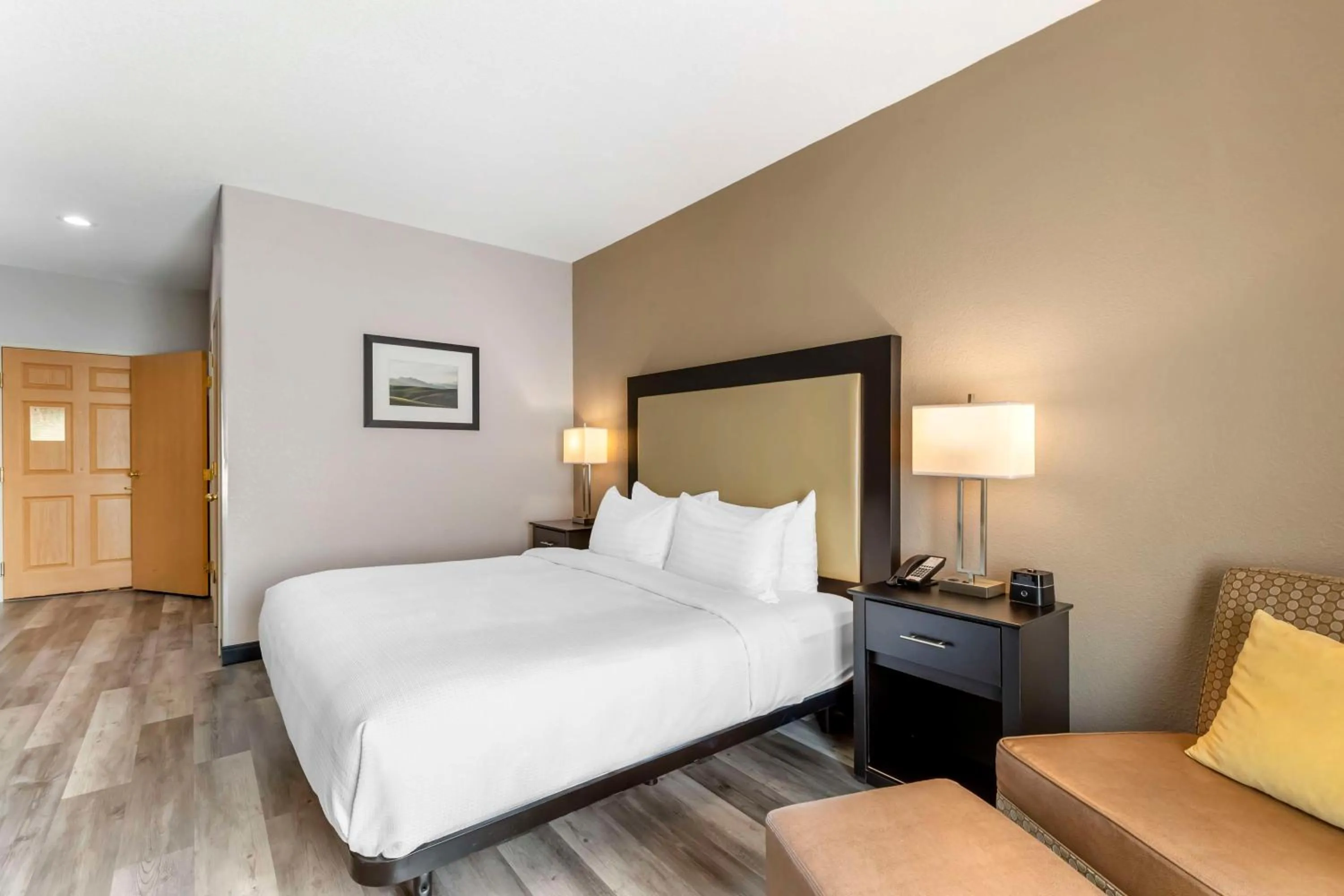 Bedroom, Bed in Best Western Plus Des Moines West Inn & Suites