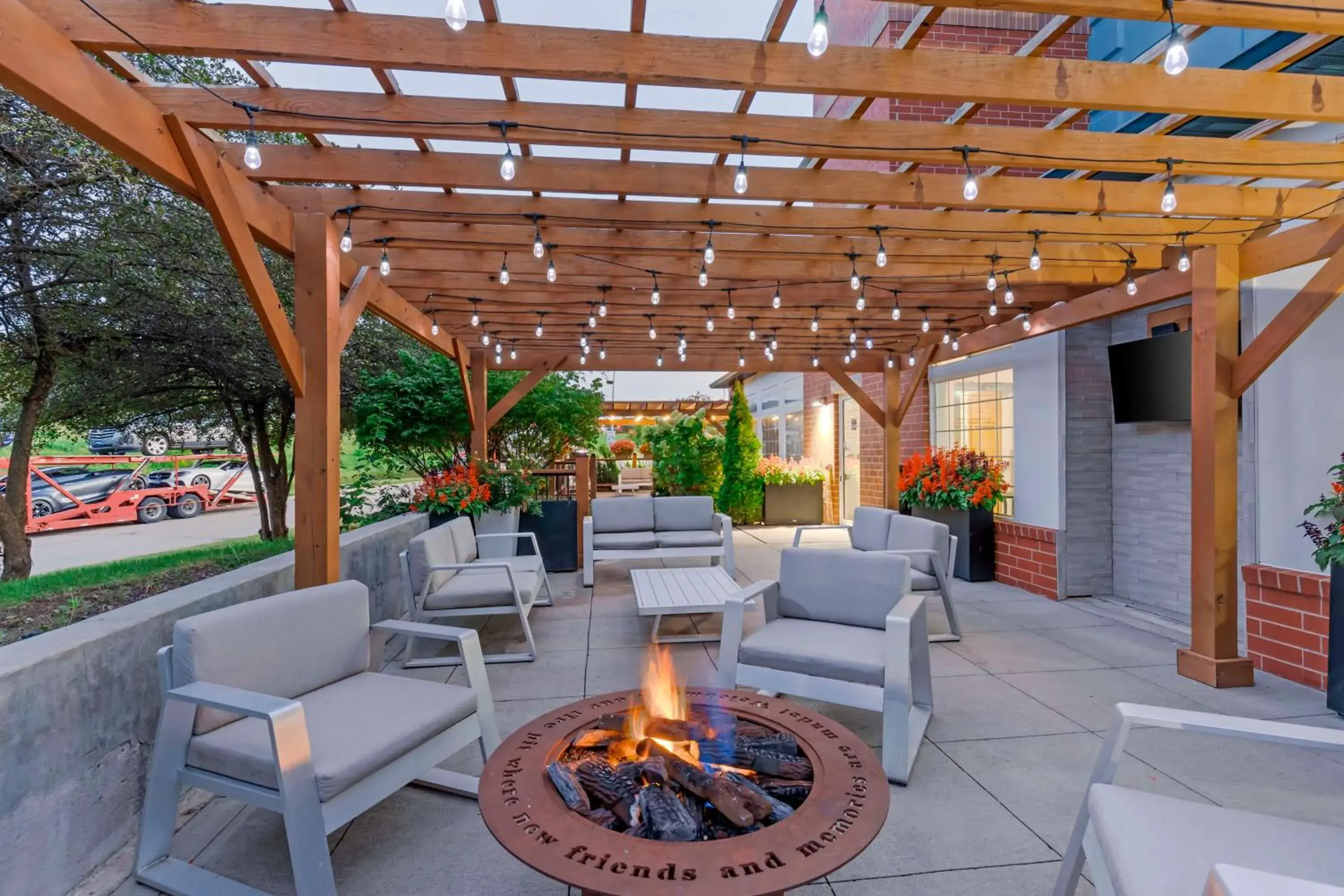 Property building in Best Western Plus Des Moines West Inn & Suites Property building in Best Western Plus Des Moines West Inn & Suites