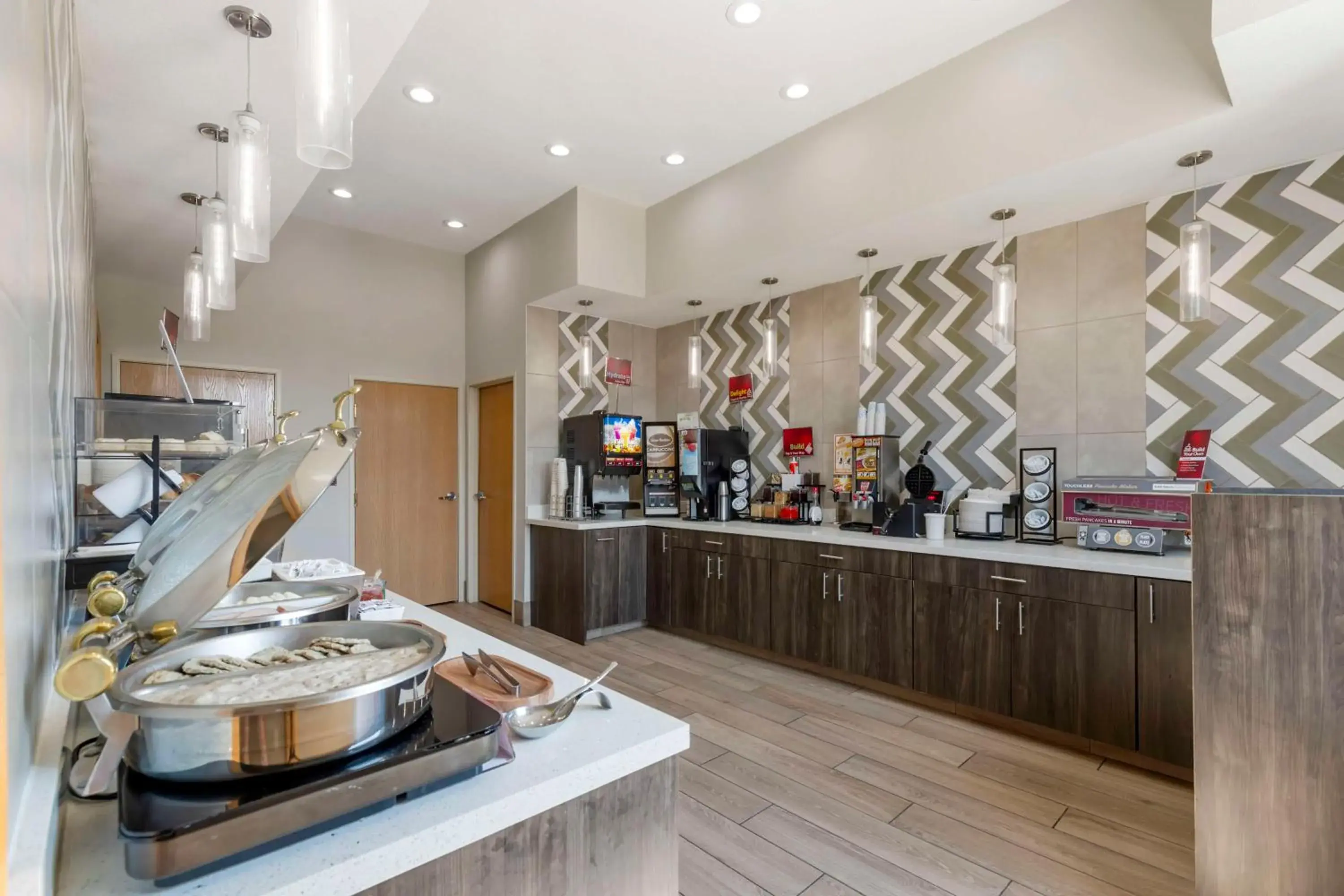 Breakfast in Best Western Plus Des Moines West Inn & Suites Breakfast in Best Western Plus Des Moines West Inn & Suites