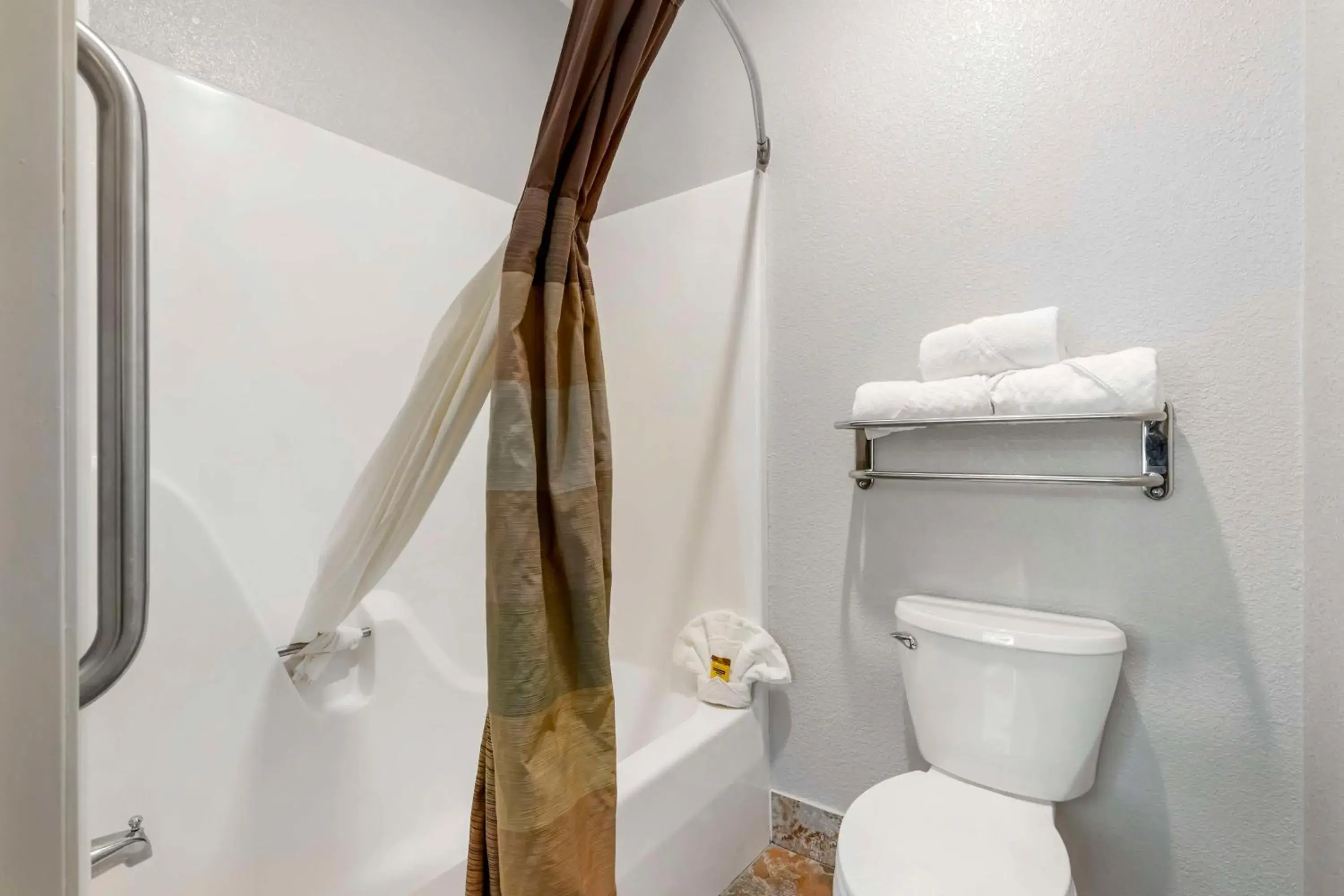 Bathroom in Best Western Plus Des Moines West Inn & Suites Bathroom in Best Western Plus Des Moines West Inn & Suites