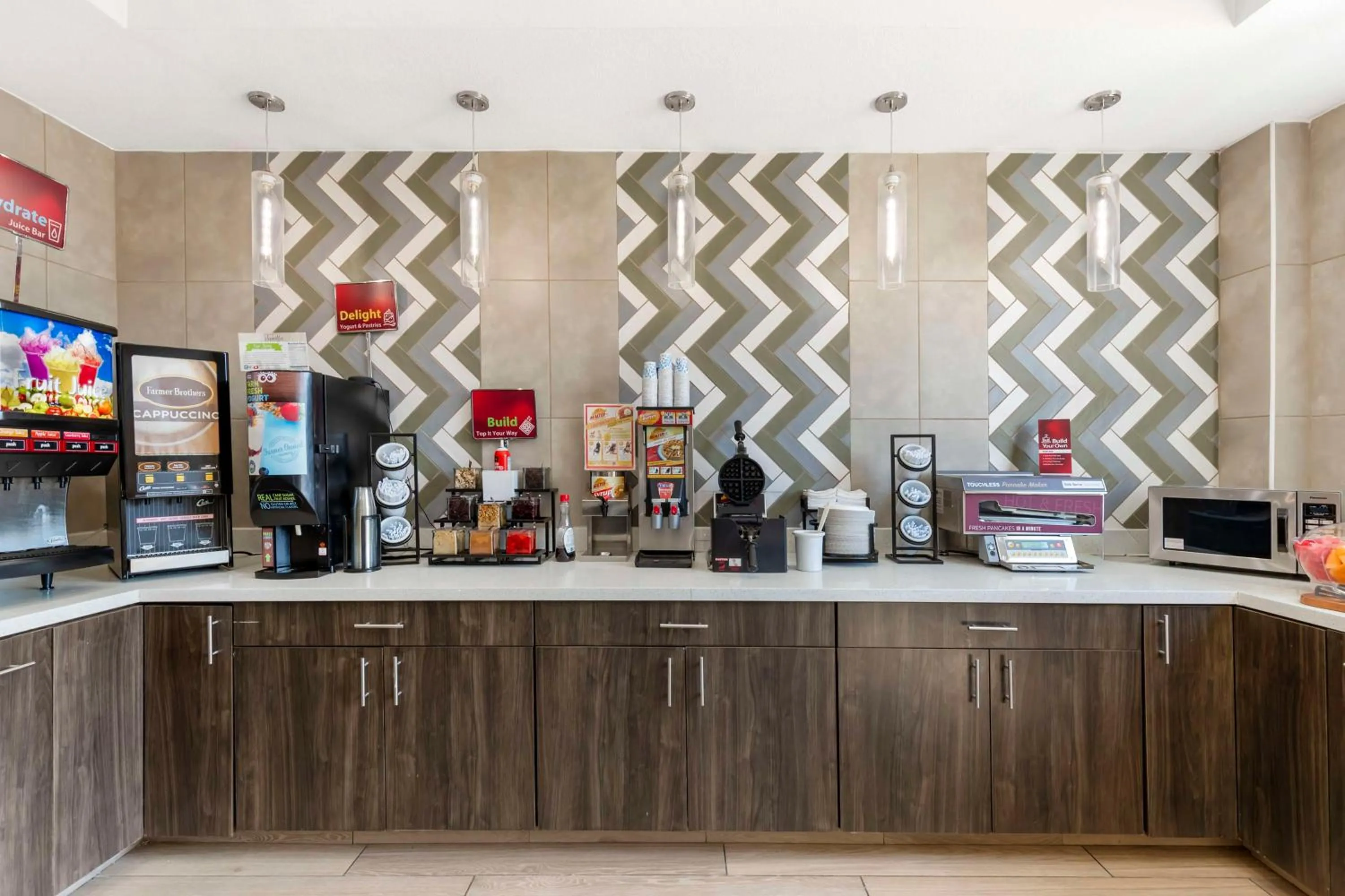 Breakfast in Best Western Plus Des Moines West Inn & Suites