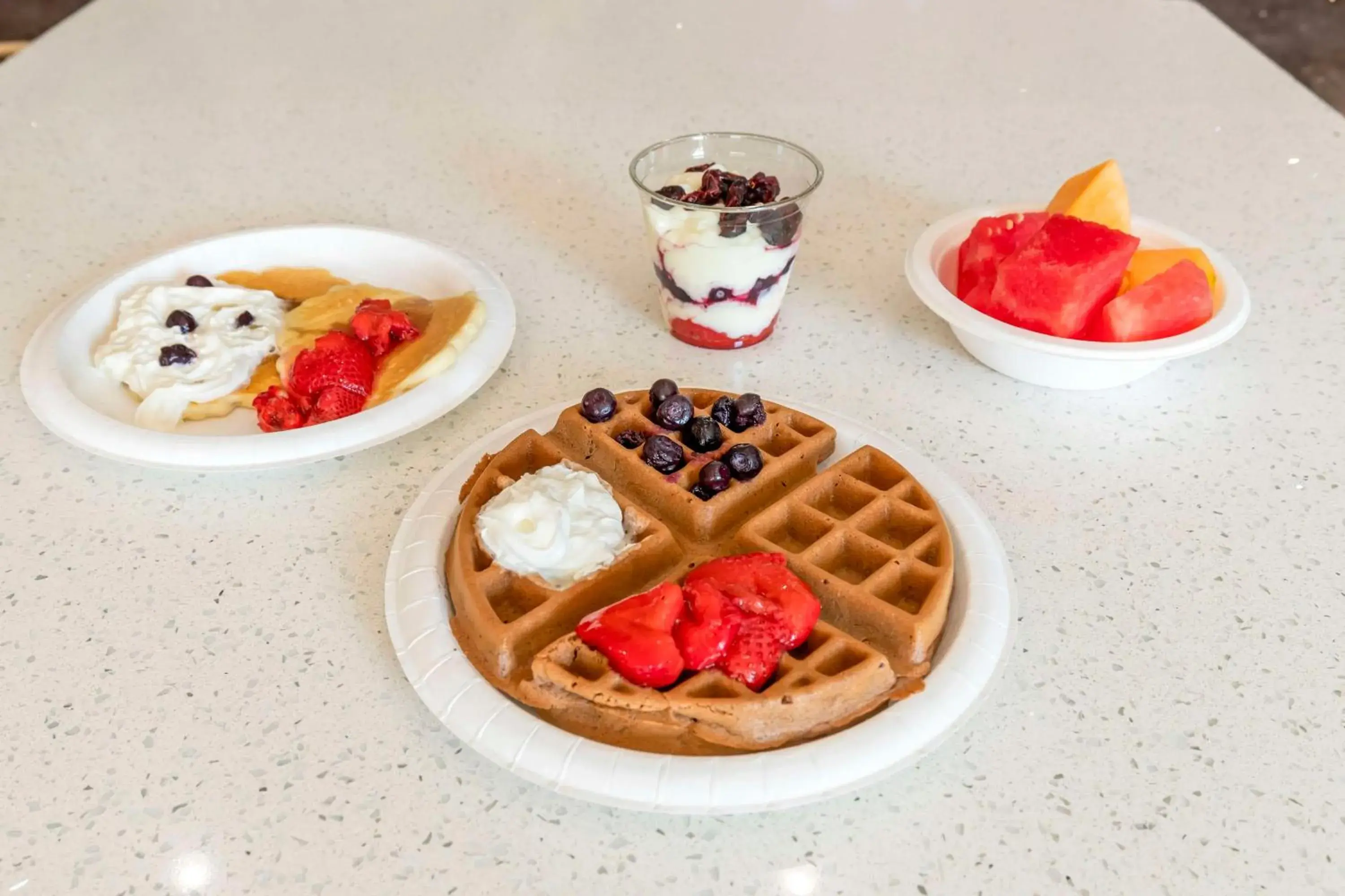 Breakfast in Best Western Plus Des Moines West Inn & Suites Breakfast in Best Western Plus Des Moines West Inn & Suites