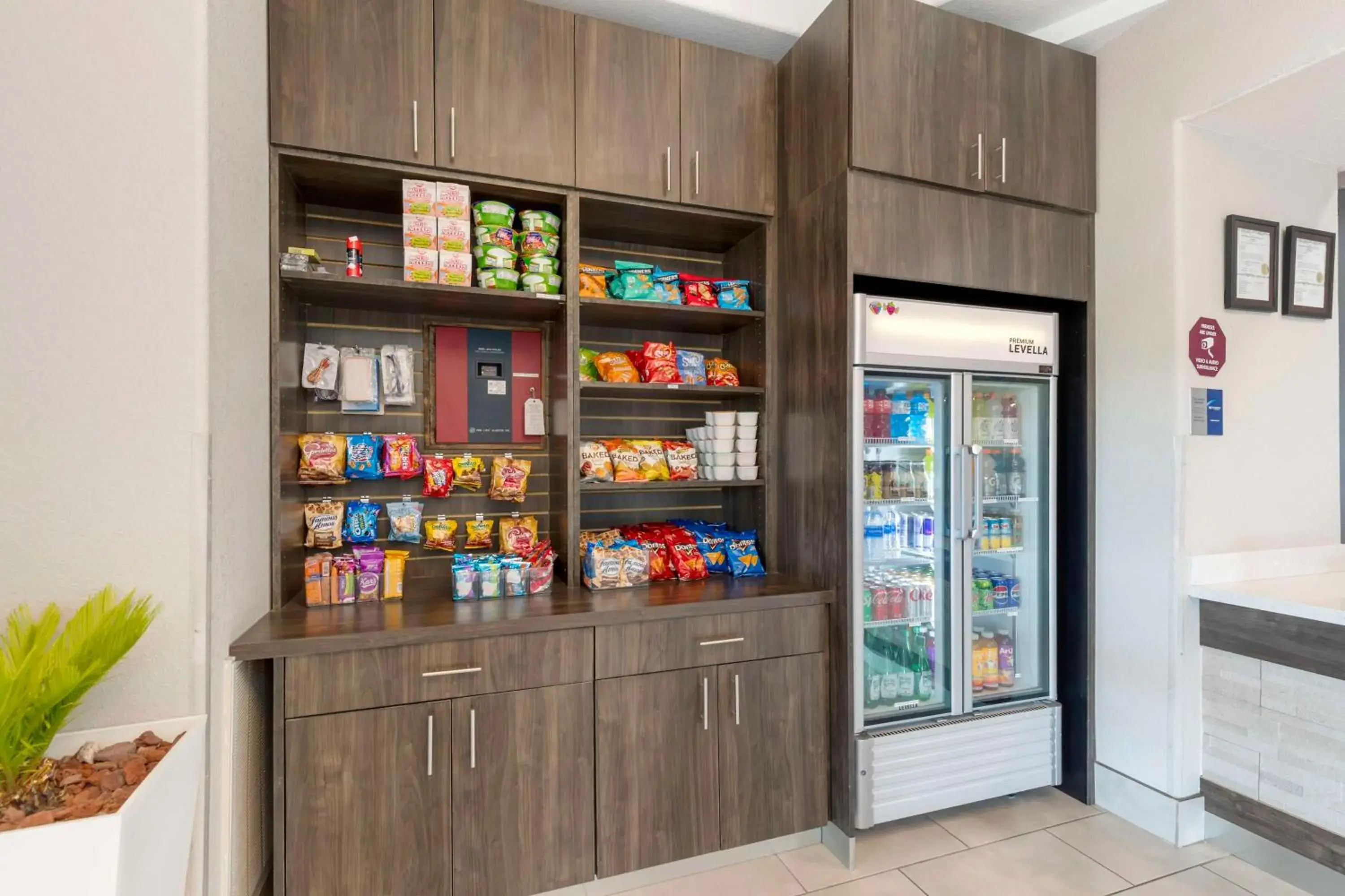 Property building in Best Western Plus Des Moines West Inn & Suites Property building in Best Western Plus Des Moines West Inn & Suites