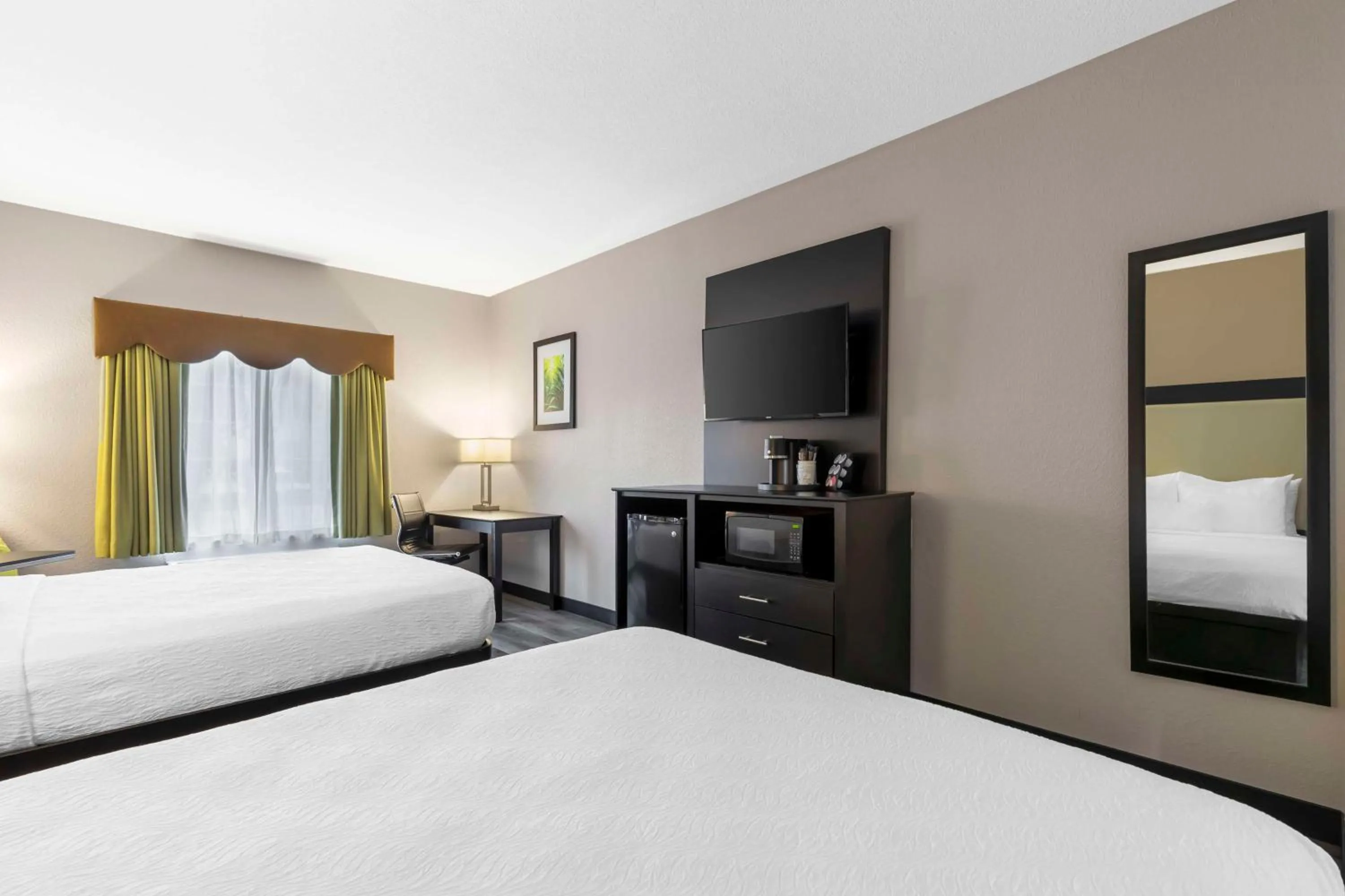 Bedroom, Bed in Best Western Plus Des Moines West Inn & Suites