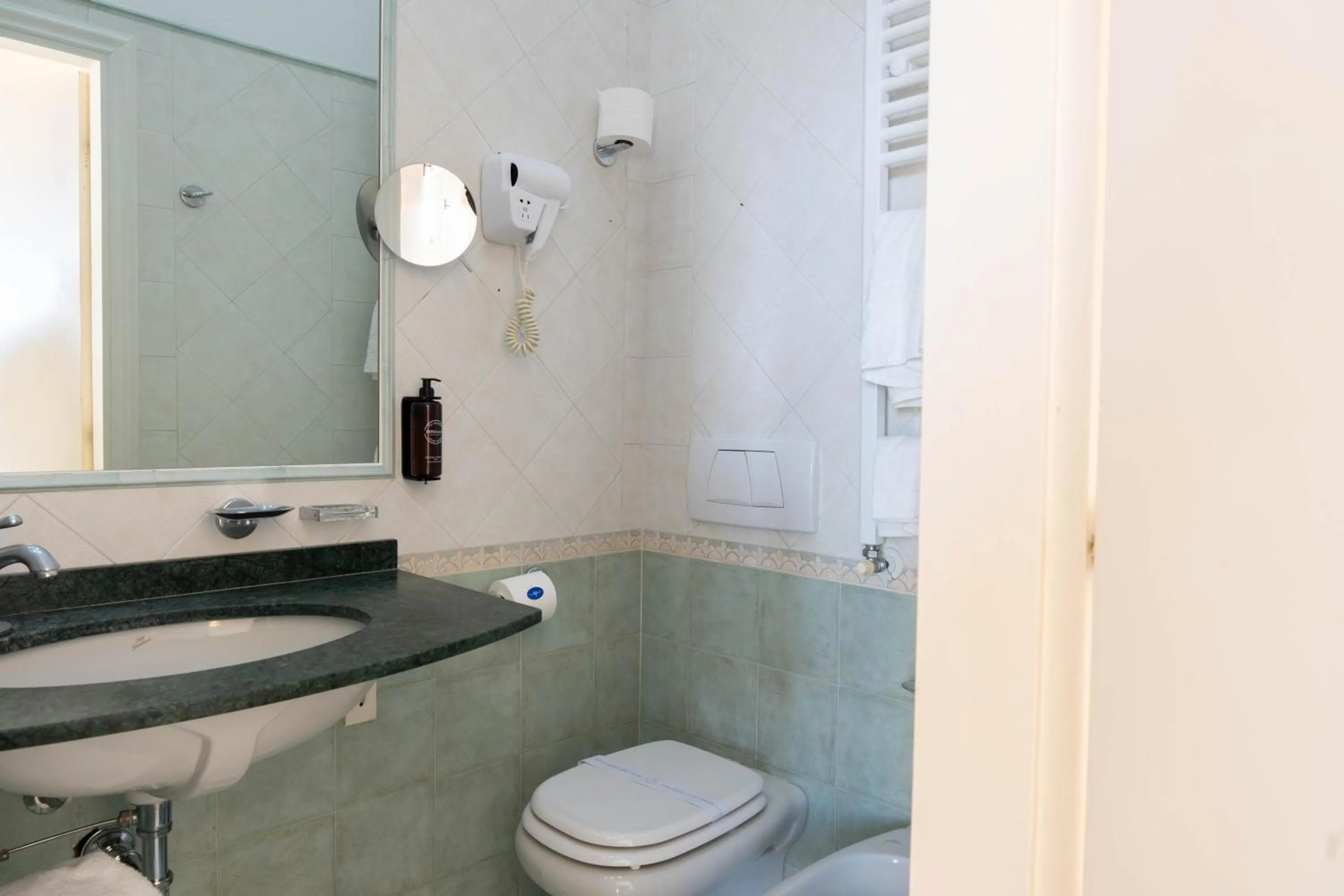 Bathroom in Hotel London