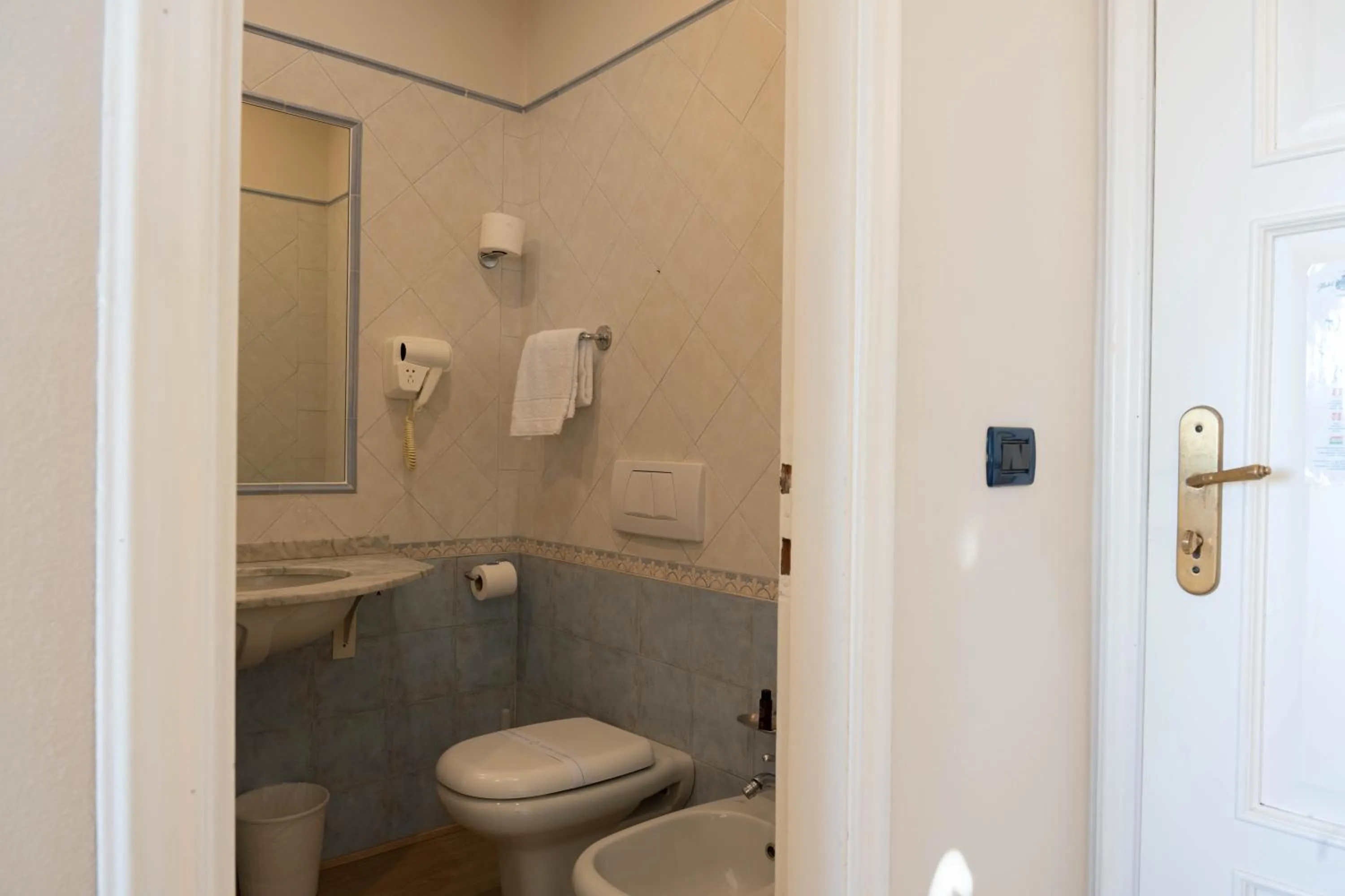 Bathroom in Hotel London