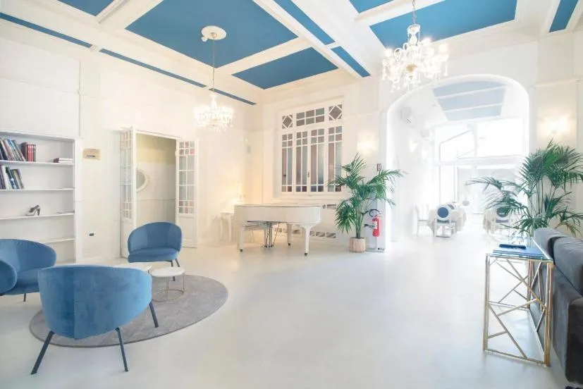 Seating area in Hotel London