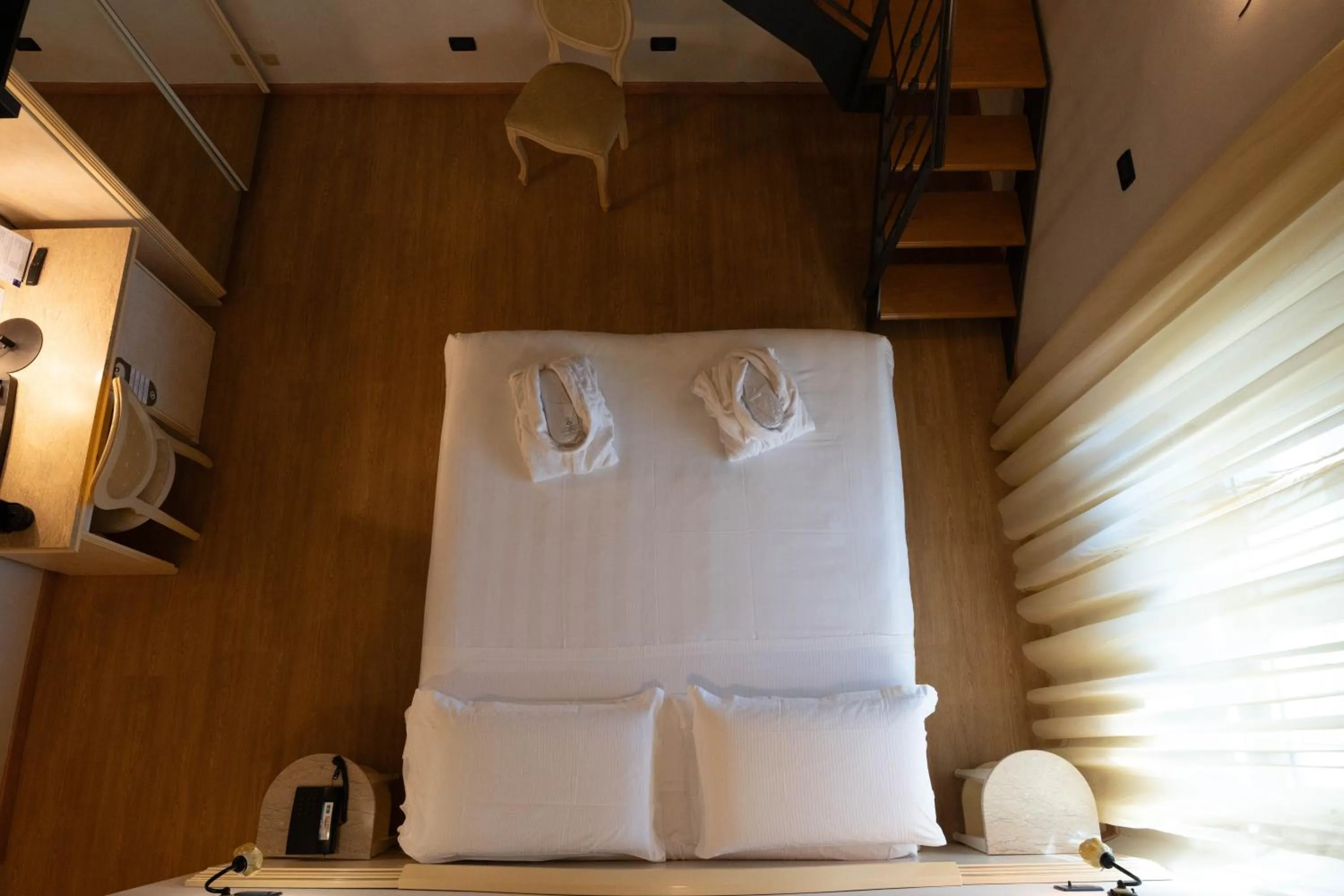 Bedroom, Bed in Hotel London