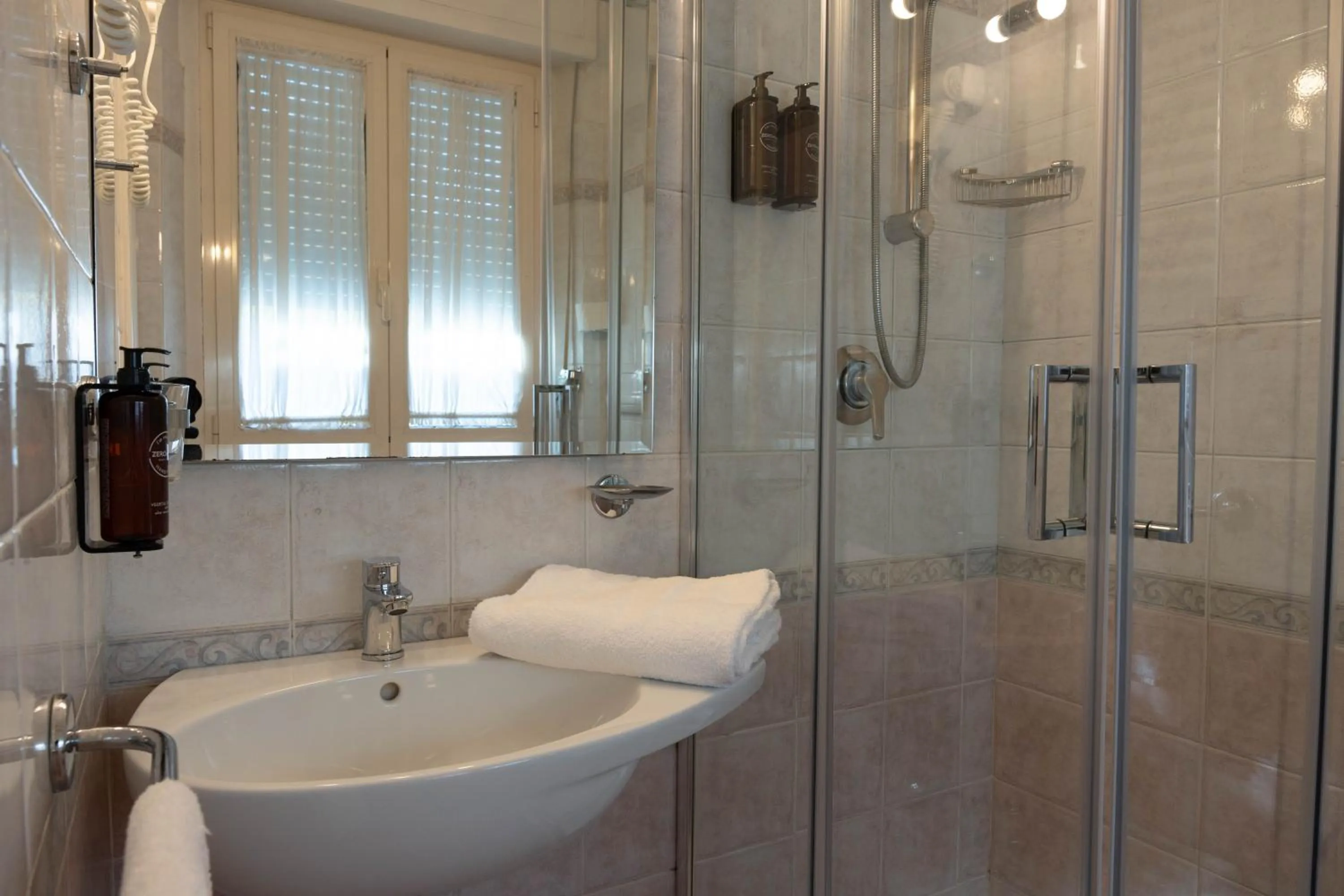 Shower in Hotel London