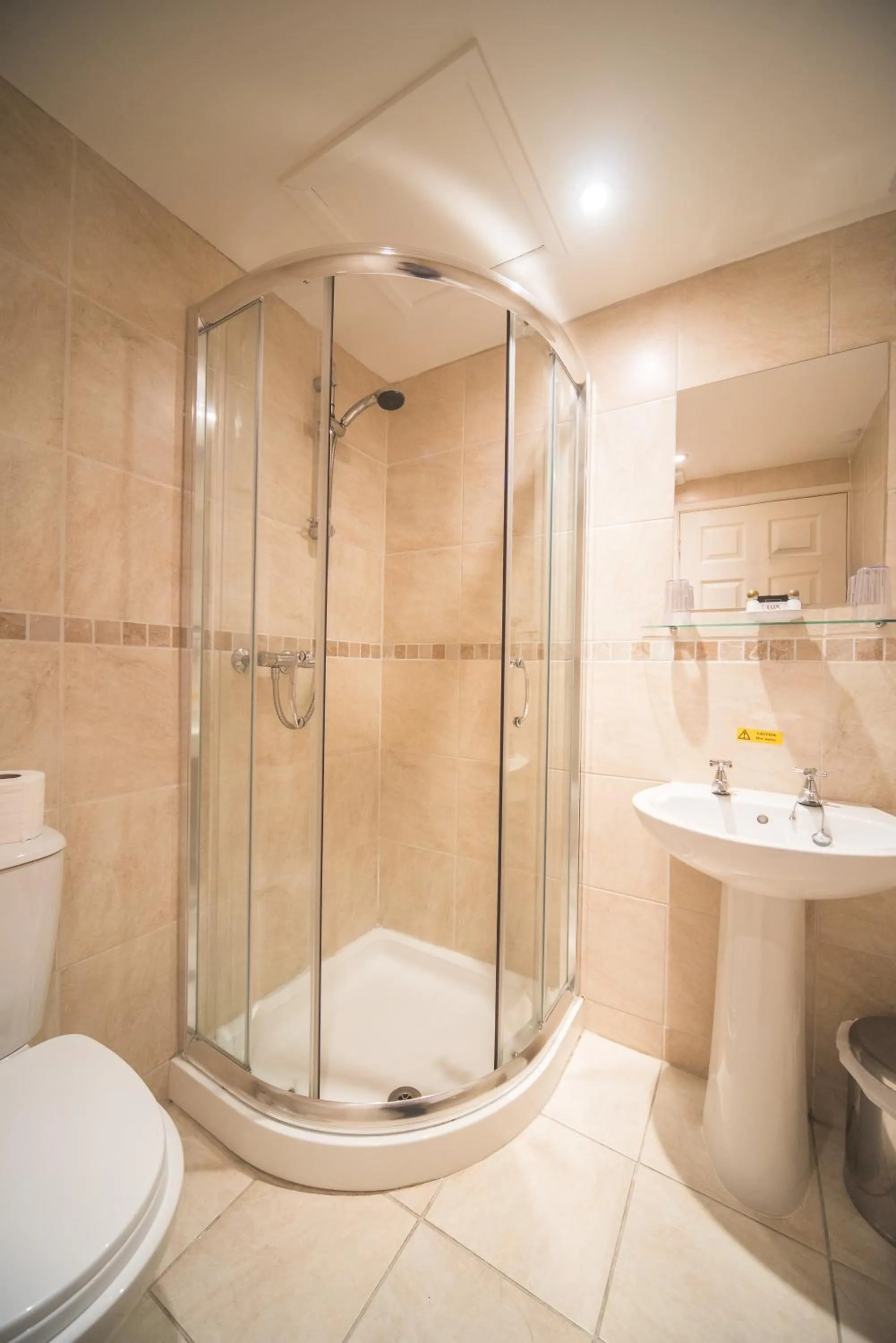 Standard Twin Room in Llwyngwair Manor, Newport, PEMBROKESHIRE