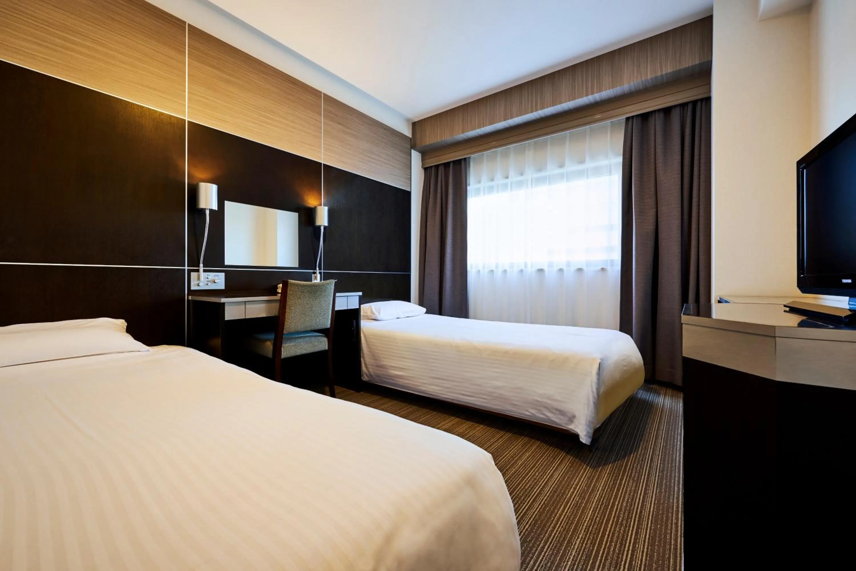 Bedroom, Bed in Sendai Kokusai Hotel