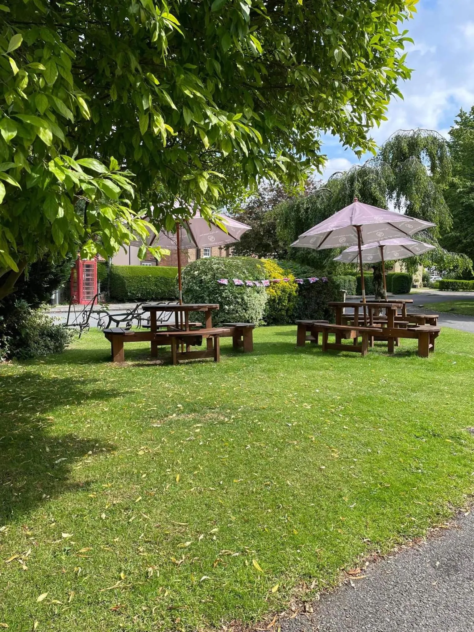 Day in The Finch Hatton Arms