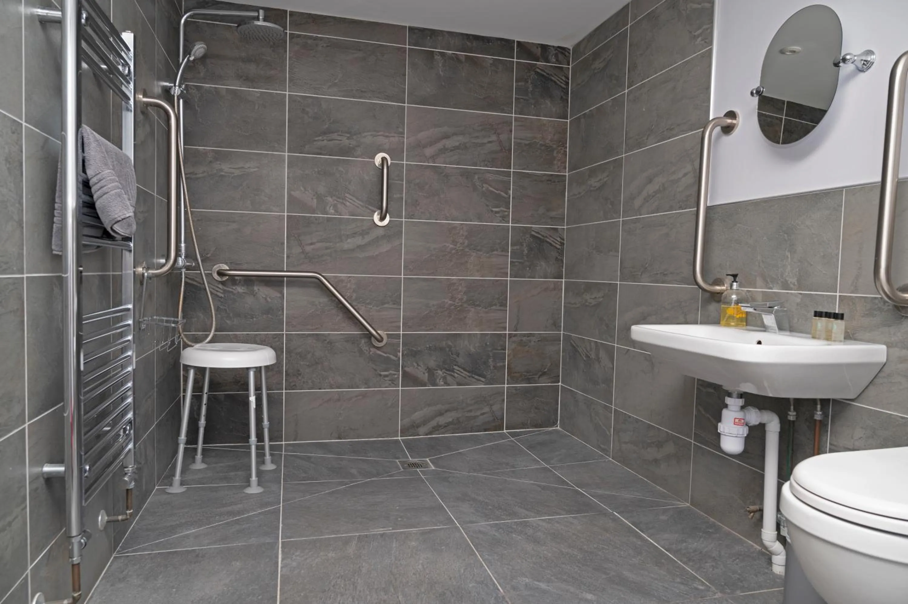 Bathroom in The Finch Hatton Arms