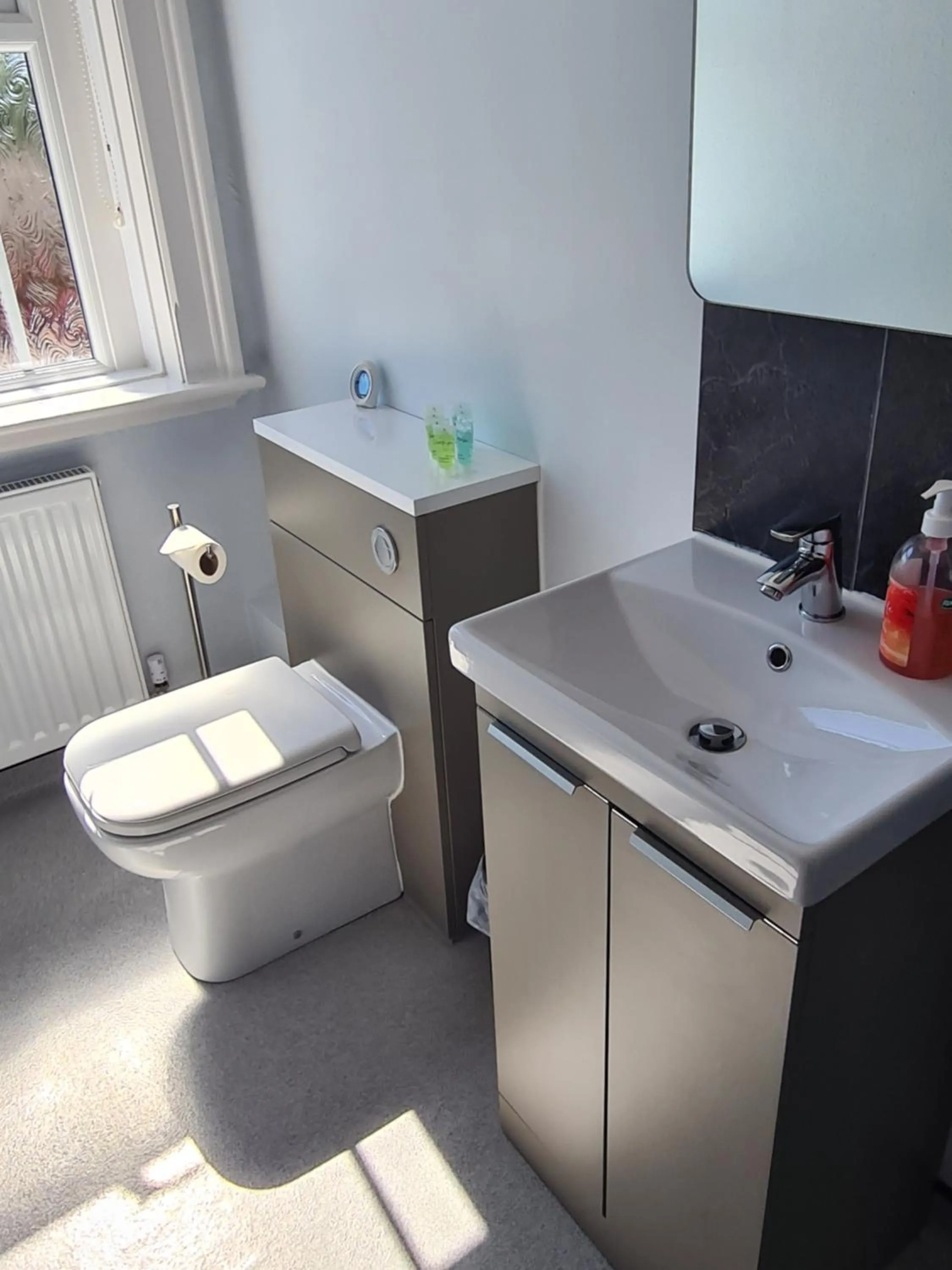 Bathroom in The Finch Hatton Arms