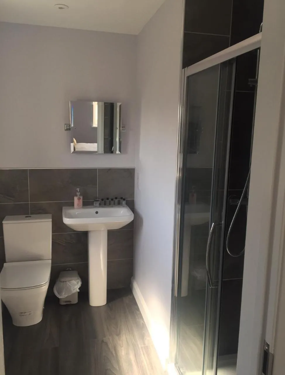 Shower in The Finch Hatton Arms