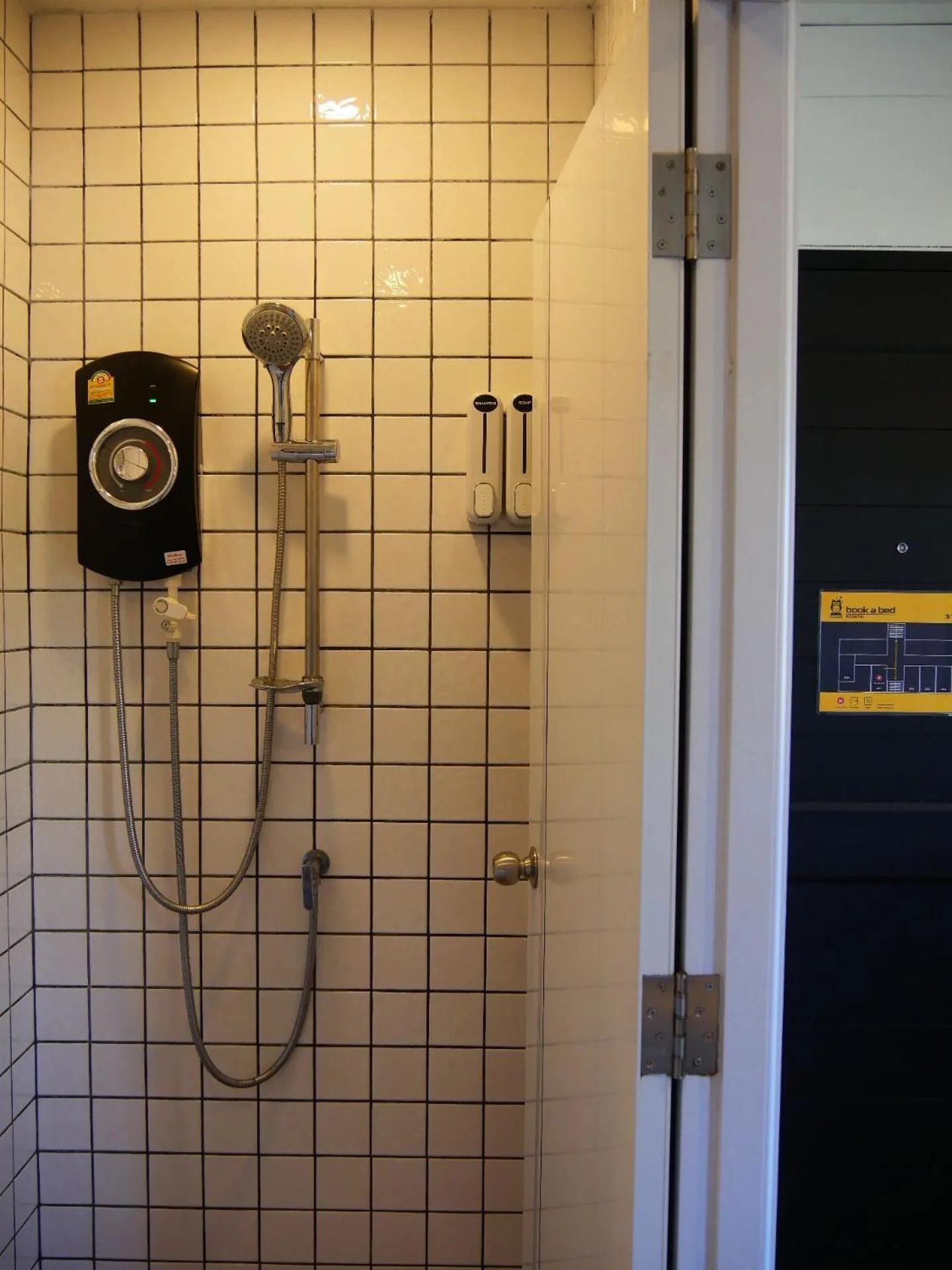 Shower in Book a Bed Poshtel - SHA Plus