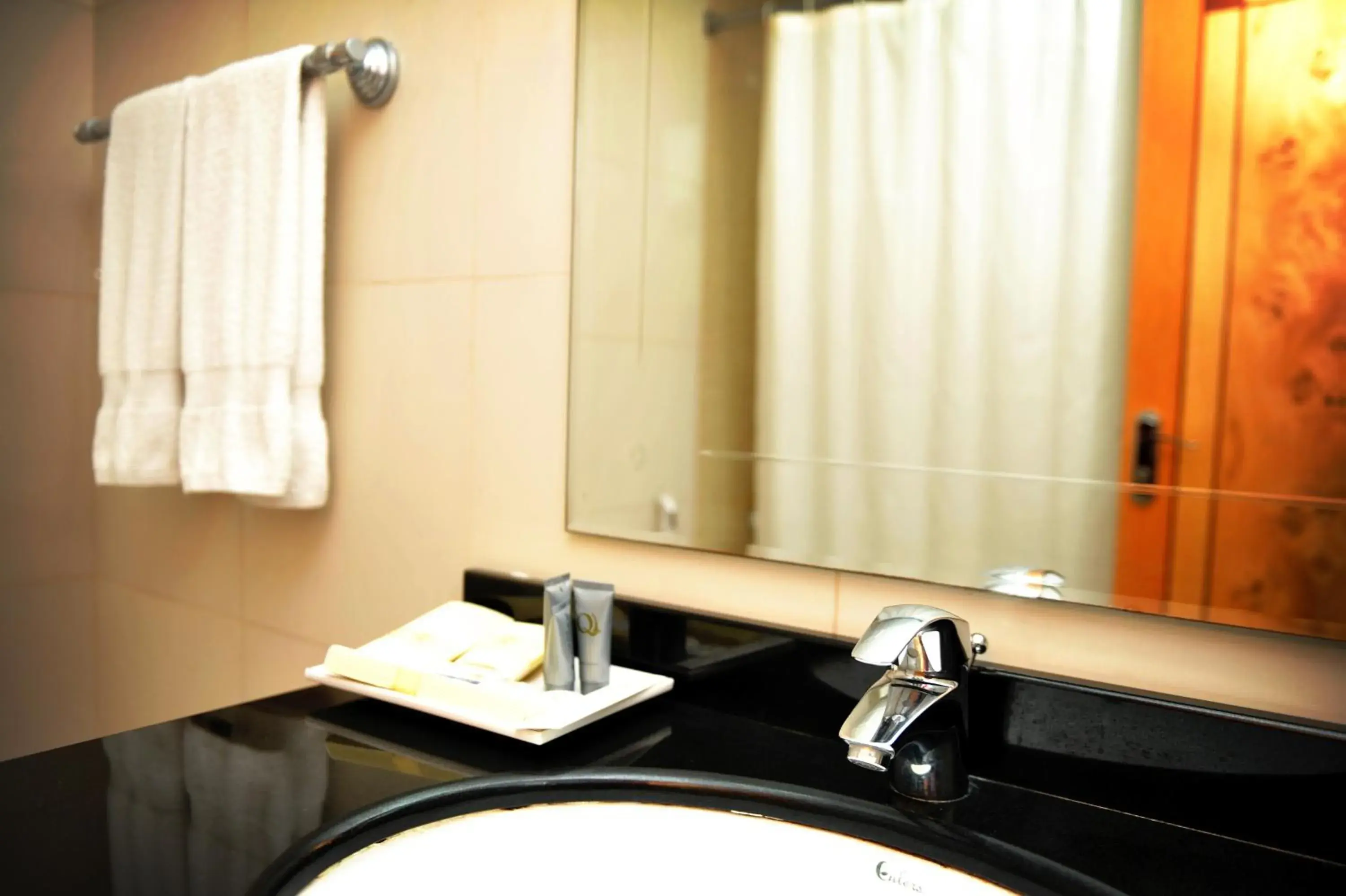 Deluxe Single Room in Marco Polo Hotel Deluxe Single Room in Marco Polo Hotel