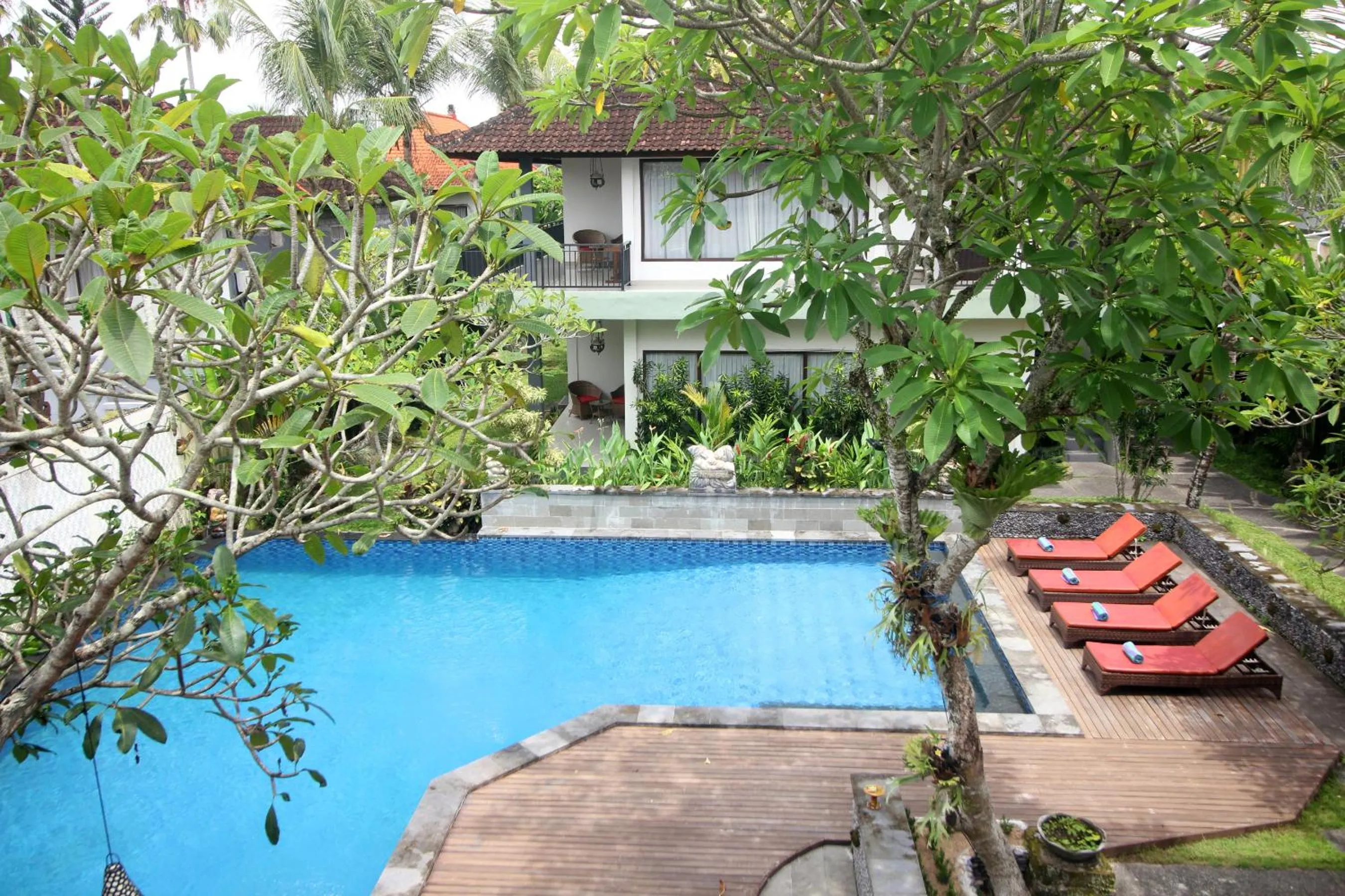 Swimming pool in Putri Ayu Cottages