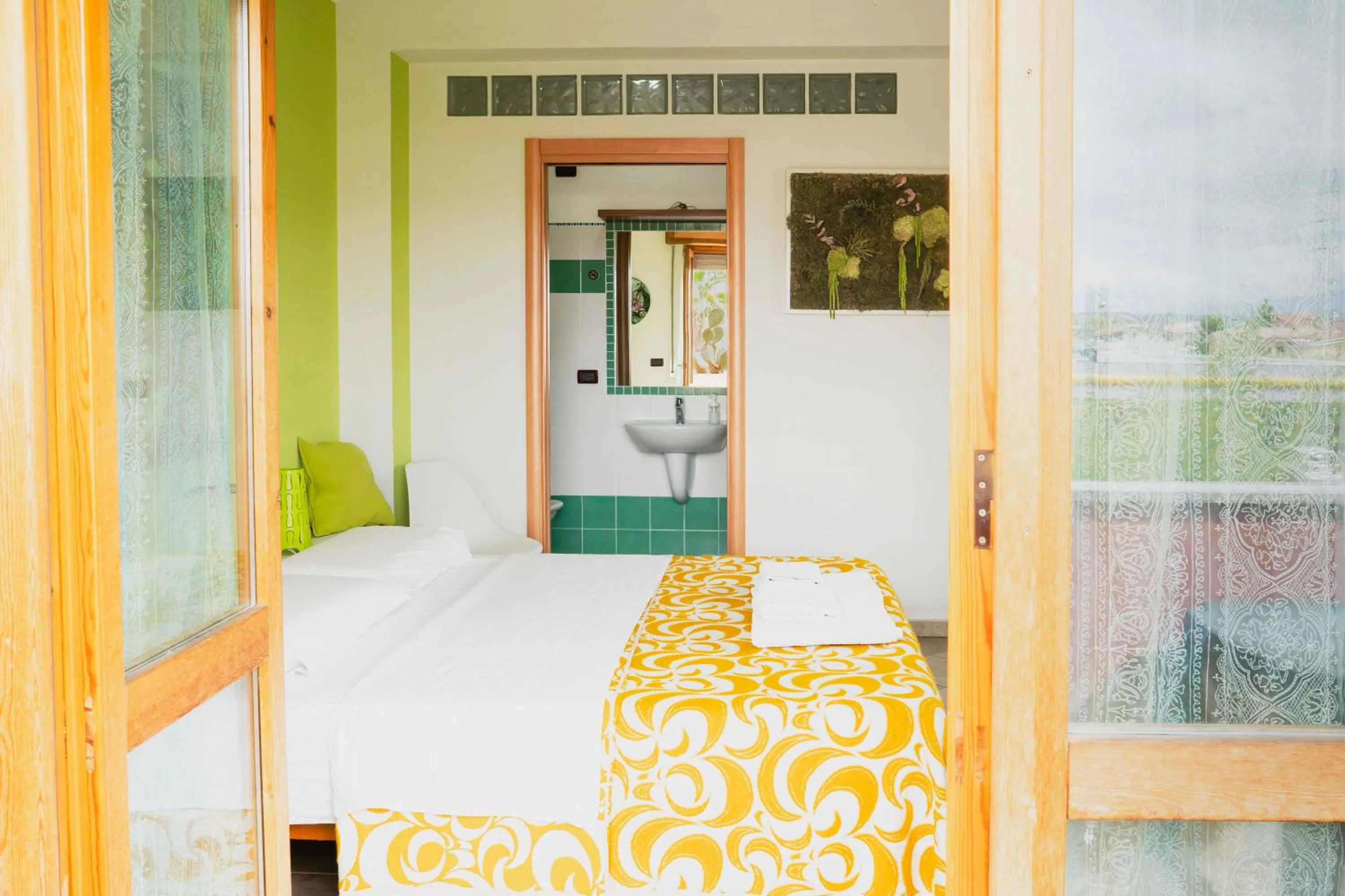 Shower, Bed in La Casa Zen