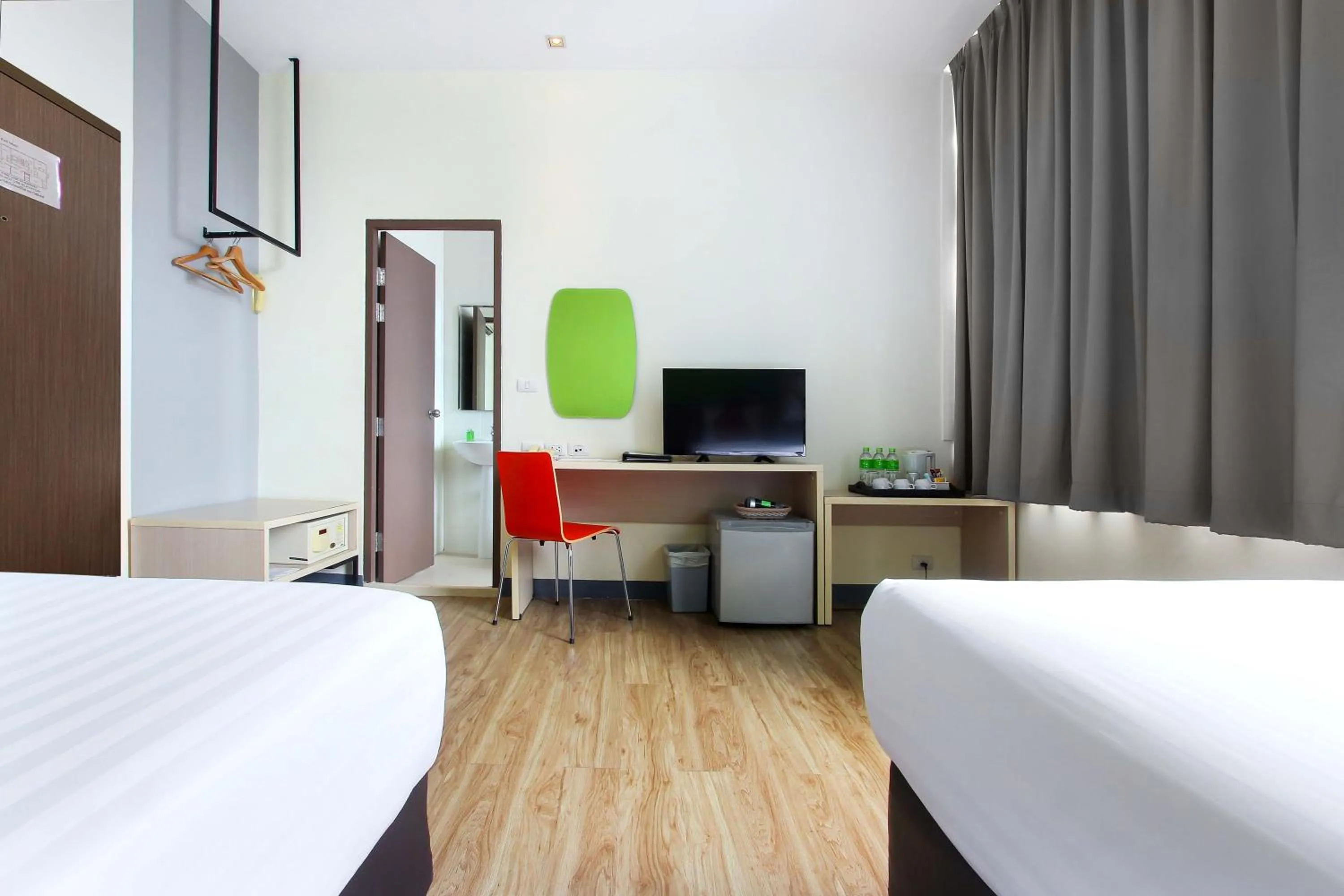 Bedroom, TV/Entertainment Center in D Varee Xpress Makkasan Hotel
