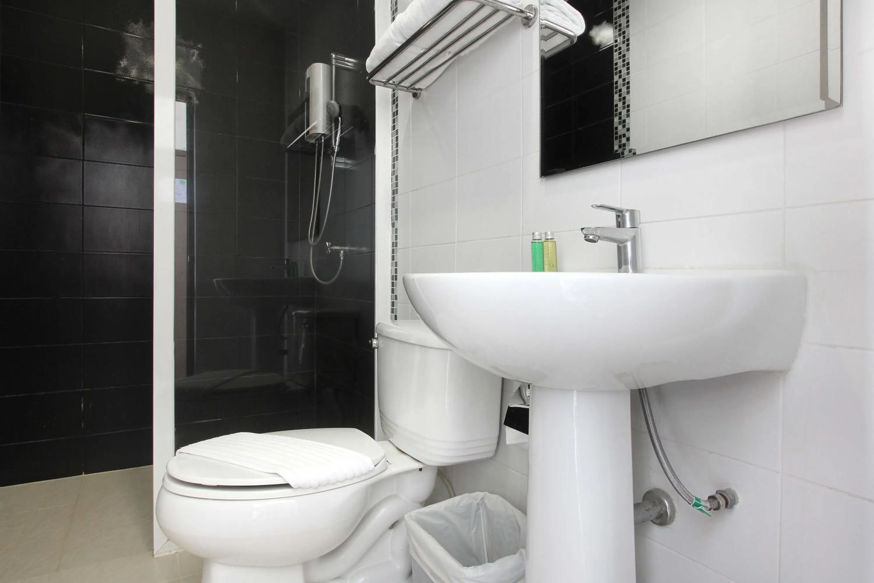 Bathroom in D Varee Xpress Makkasan Hotel