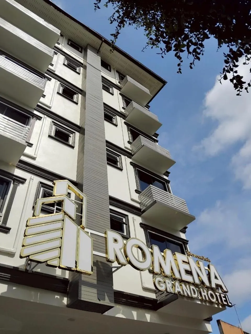 Property building in Romena Grand Hotel