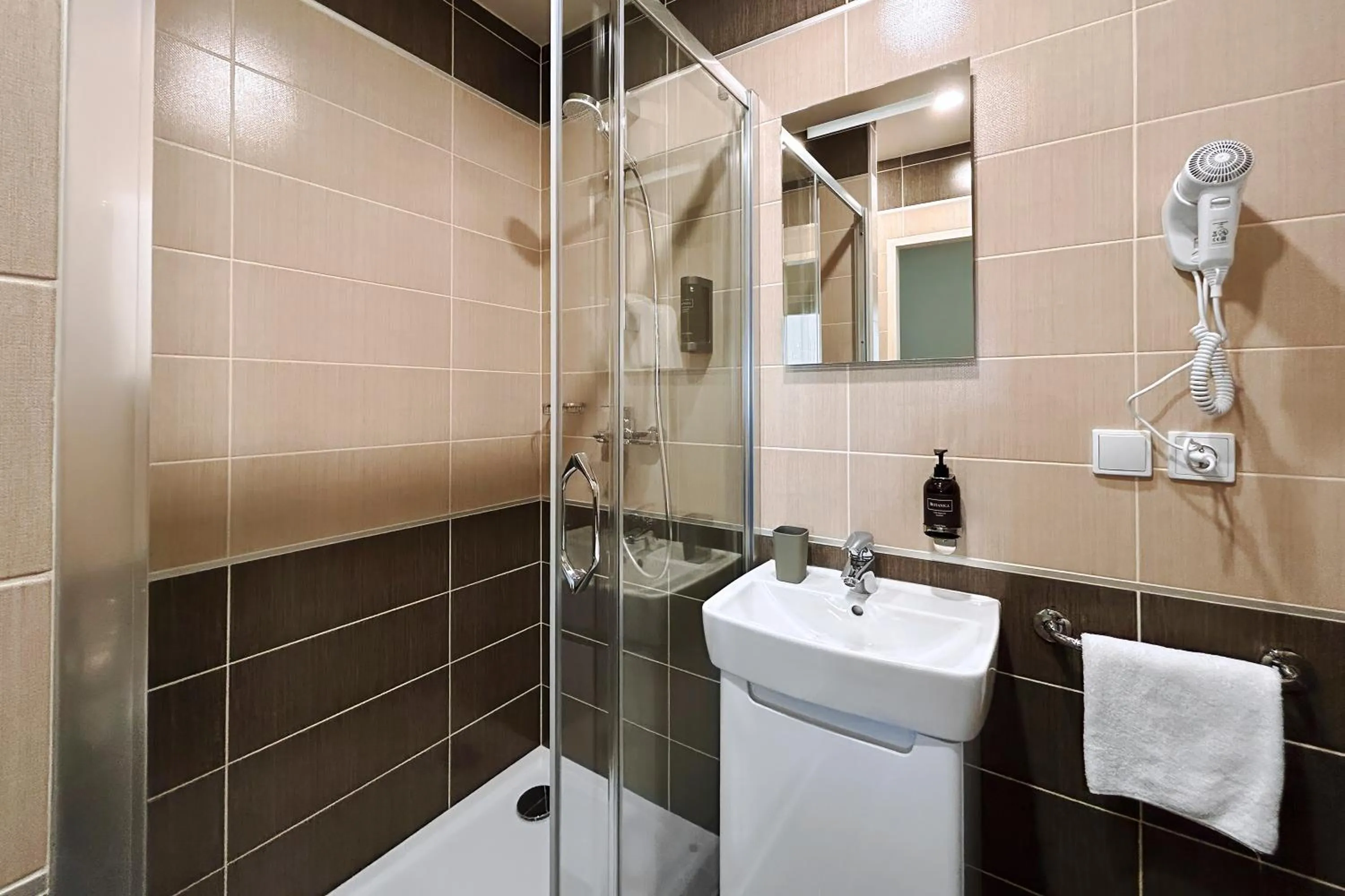 Shower in Hotel Orion