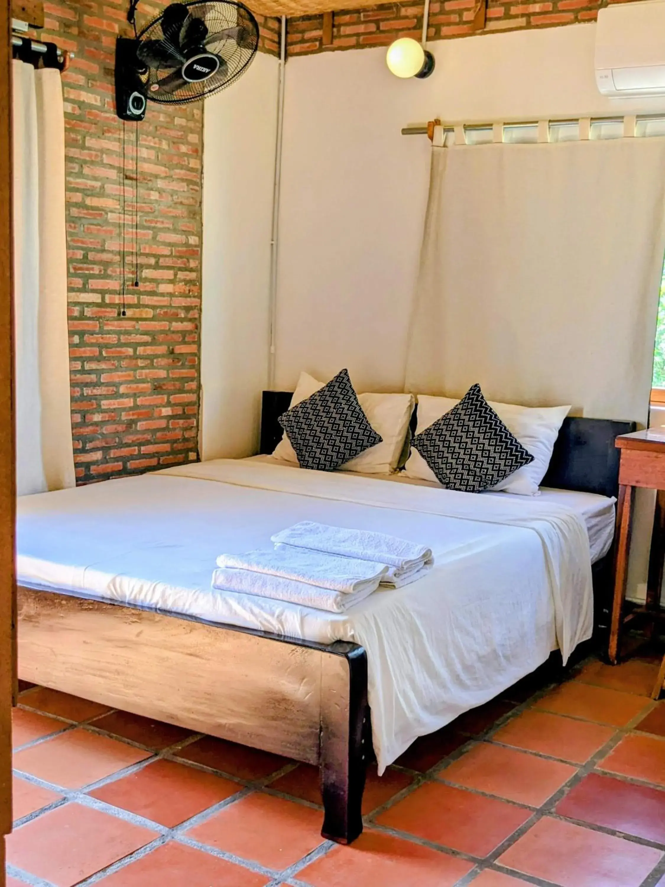 Bed in YK Art House & Bong Bonlai Vegan Bed in YK Art House & Bong Bonlai Vegan