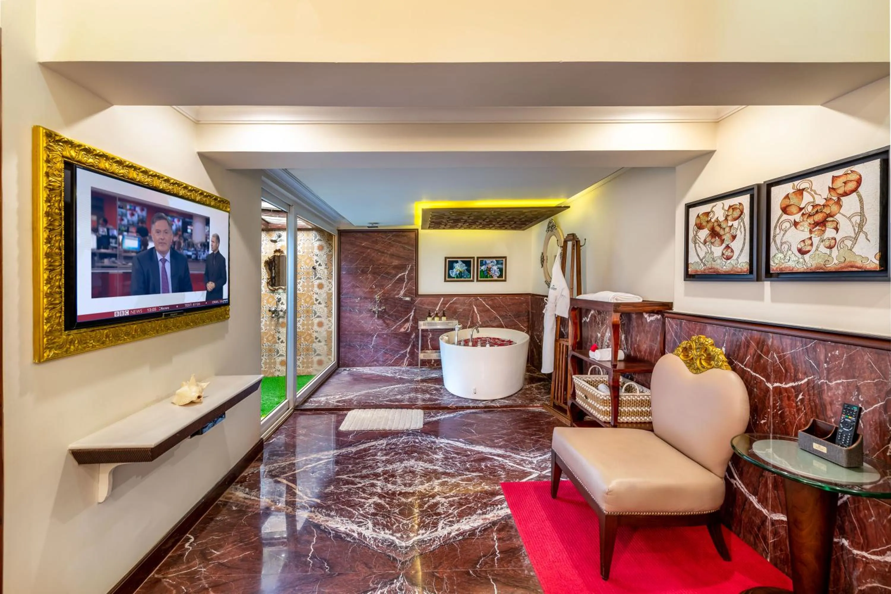 Shower in Mayfair Lagoon