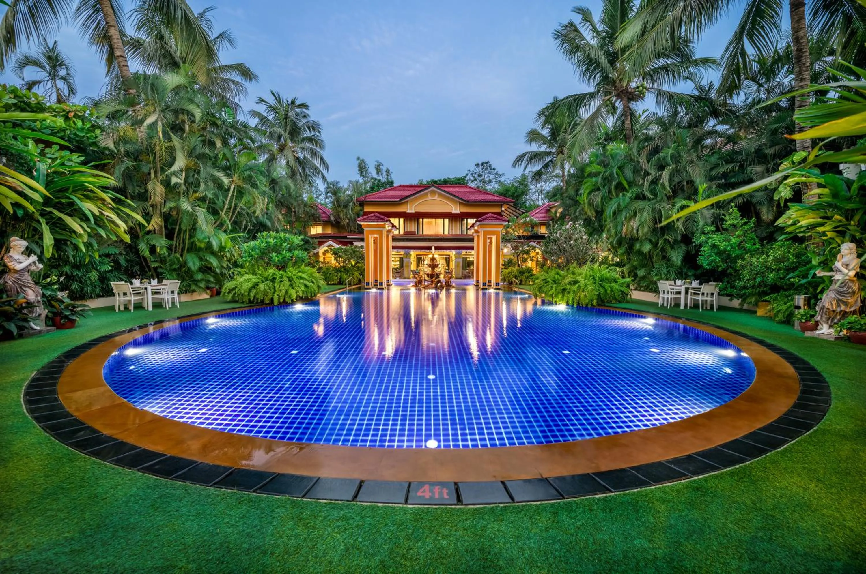 Swimming pool in Mayfair Lagoon