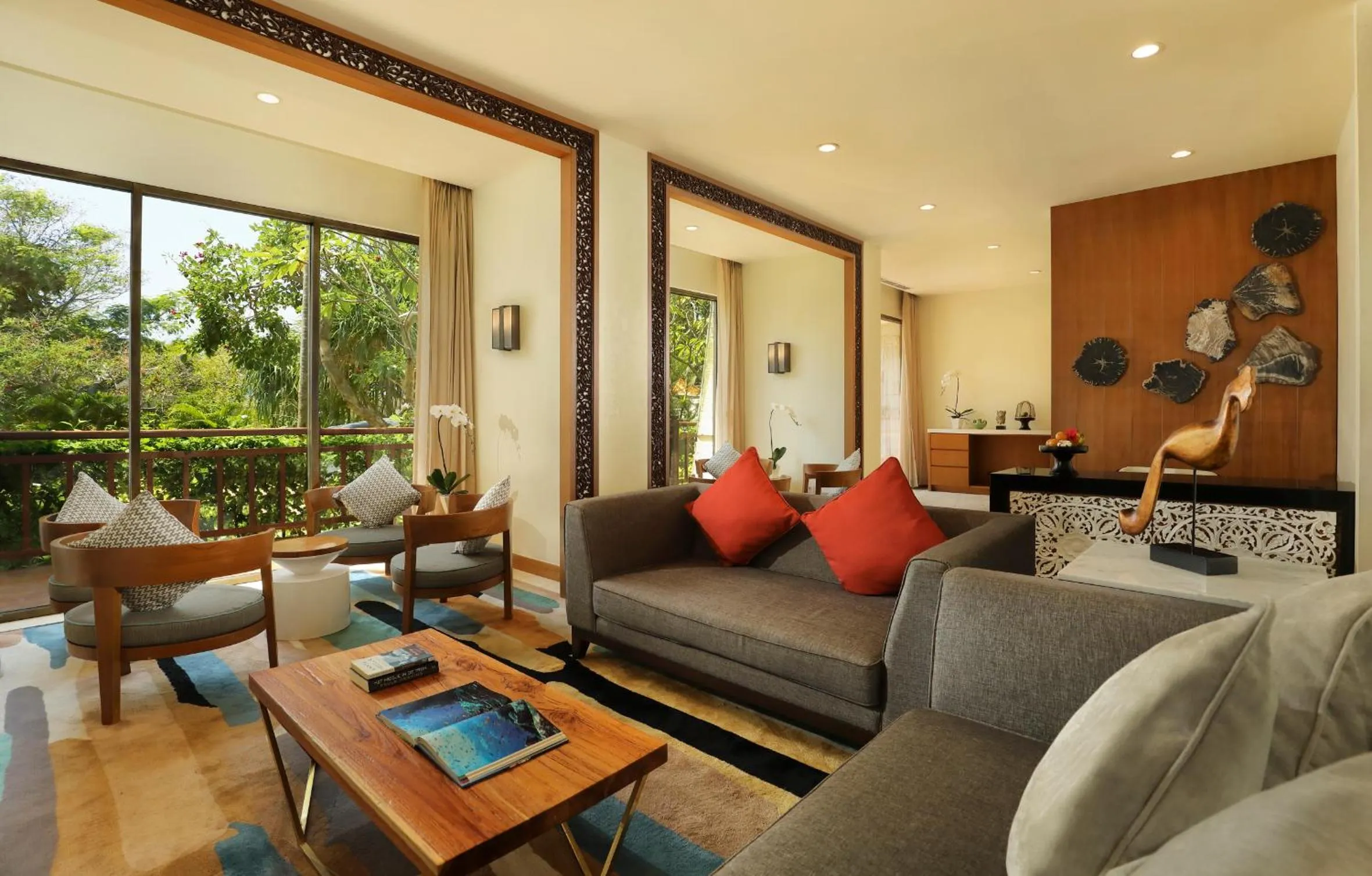 Lounge or bar in The Seminyak Beach Resort & Spa