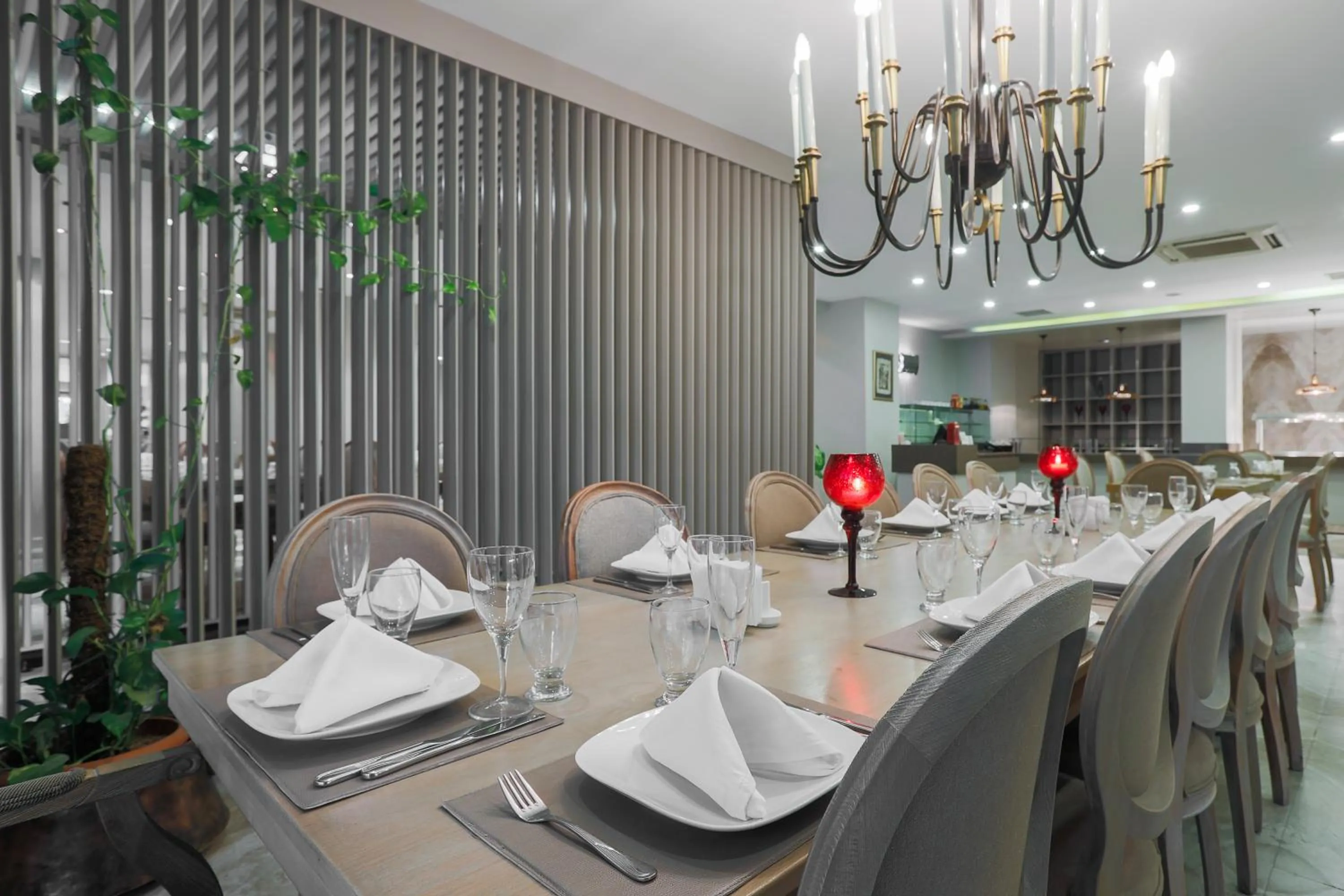 Restaurant/places to eat in Nobel Hotel