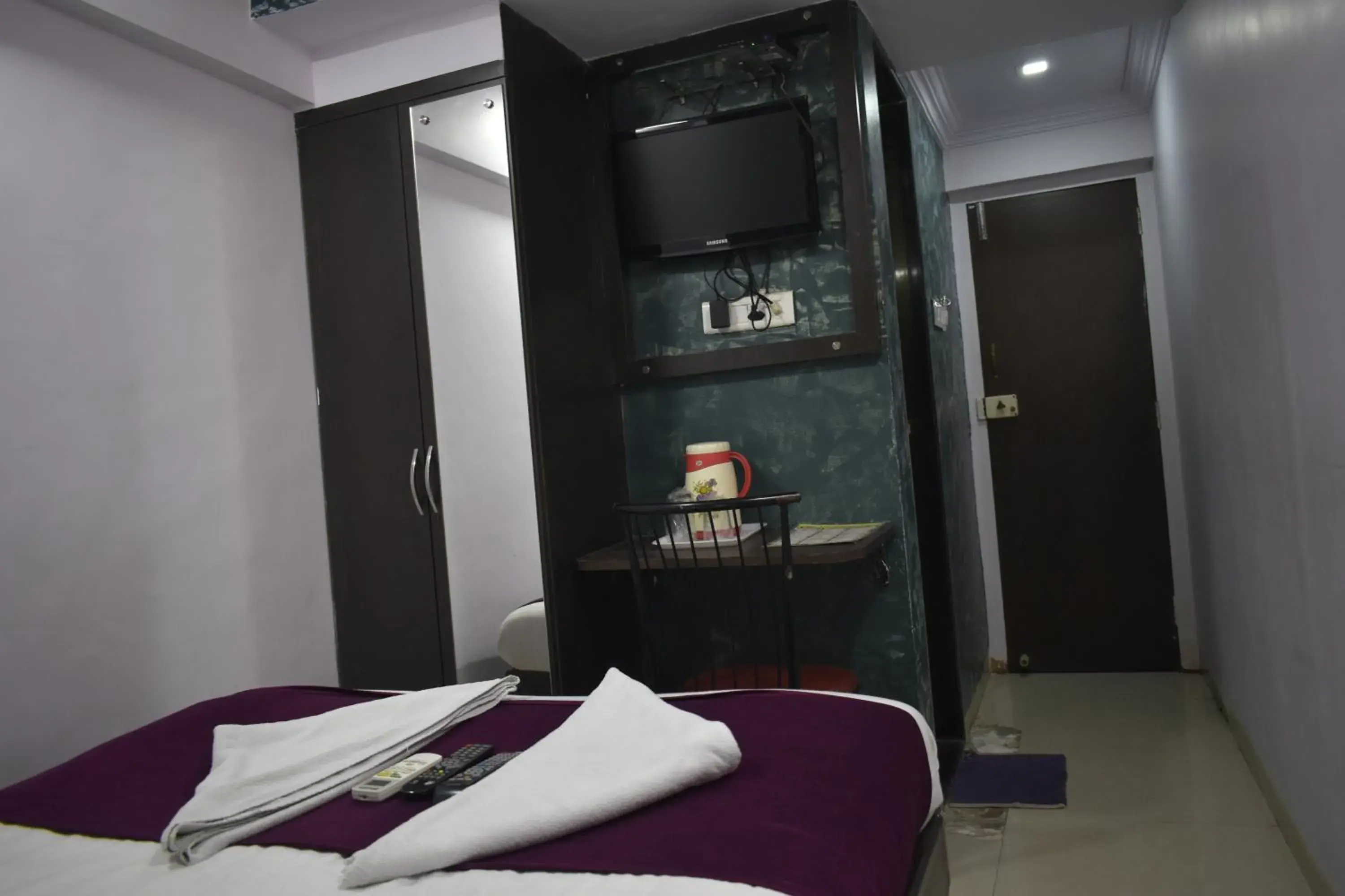 Bedroom, Bed in Hotel Arma Court - Near US Embassy, BKC Bedroom, Bed in Hotel Arma Court - Near US Embassy, BKC